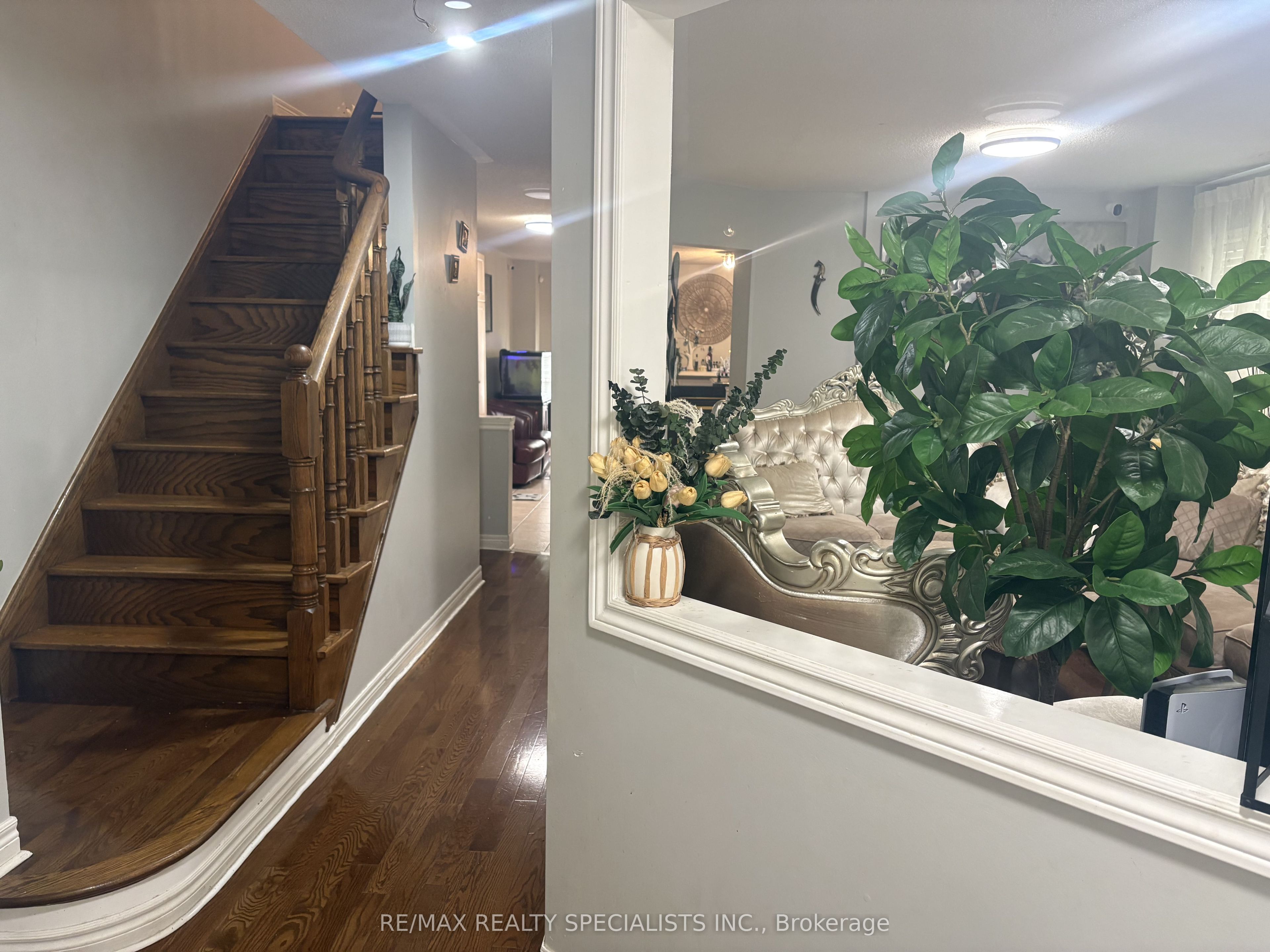 3137 Bentley Drive, Mississauga, ON L5M 6V8 photo 4