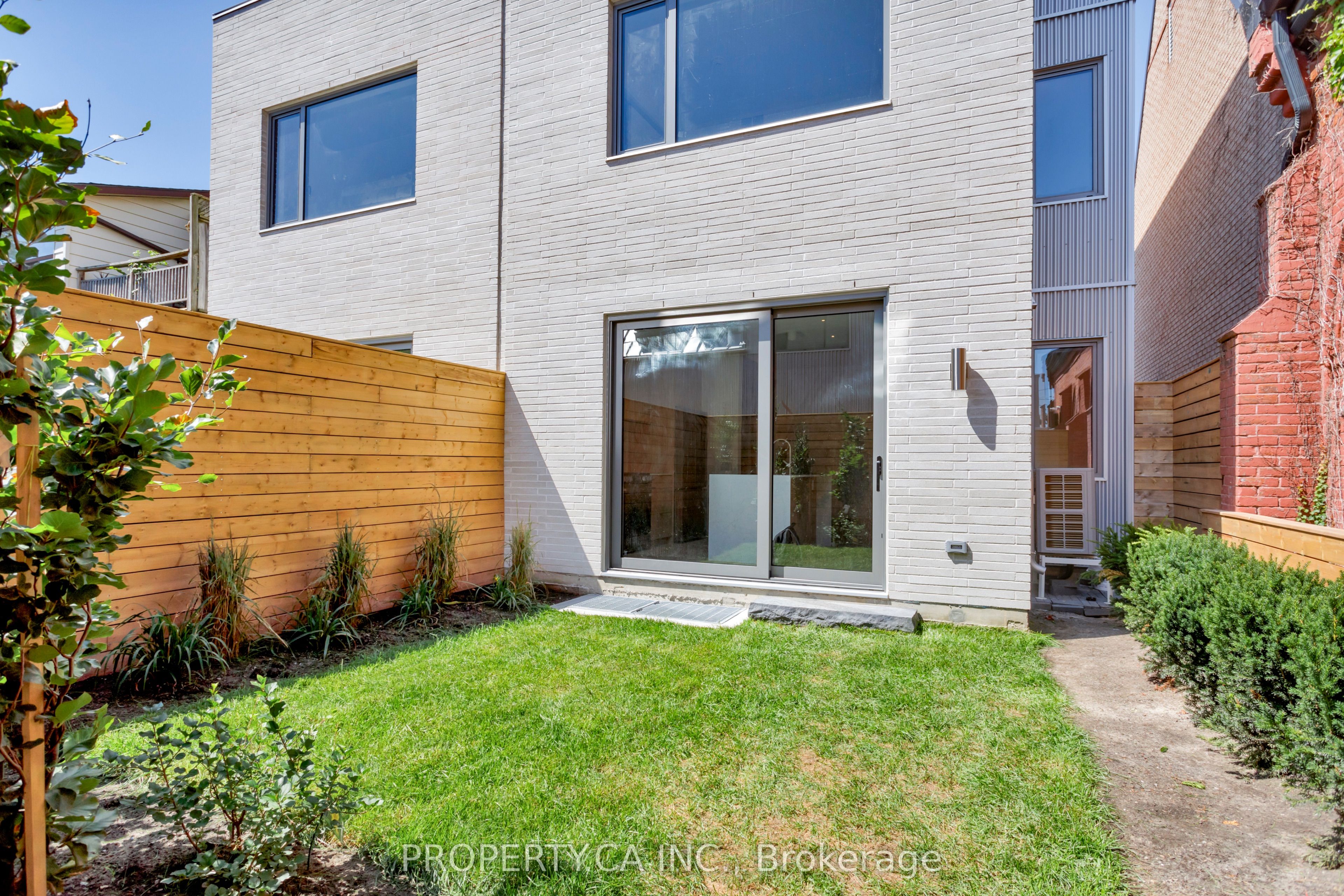 301 Keele Street Unit #2, Toronto, ON M6P 2K5 photo 4