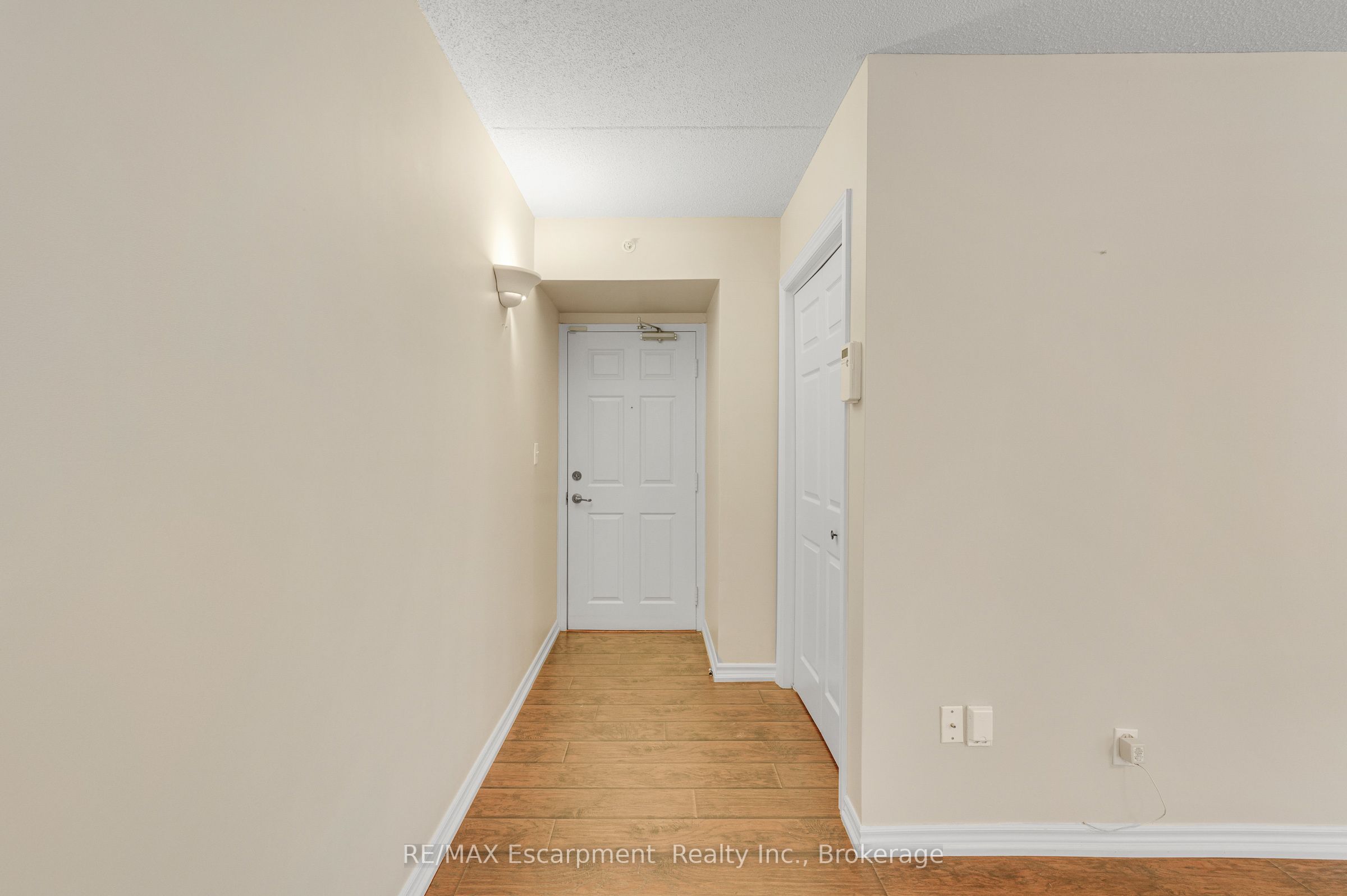 2075 Appleby Line 102, Burlington, ON L7L 7H3 photo 4