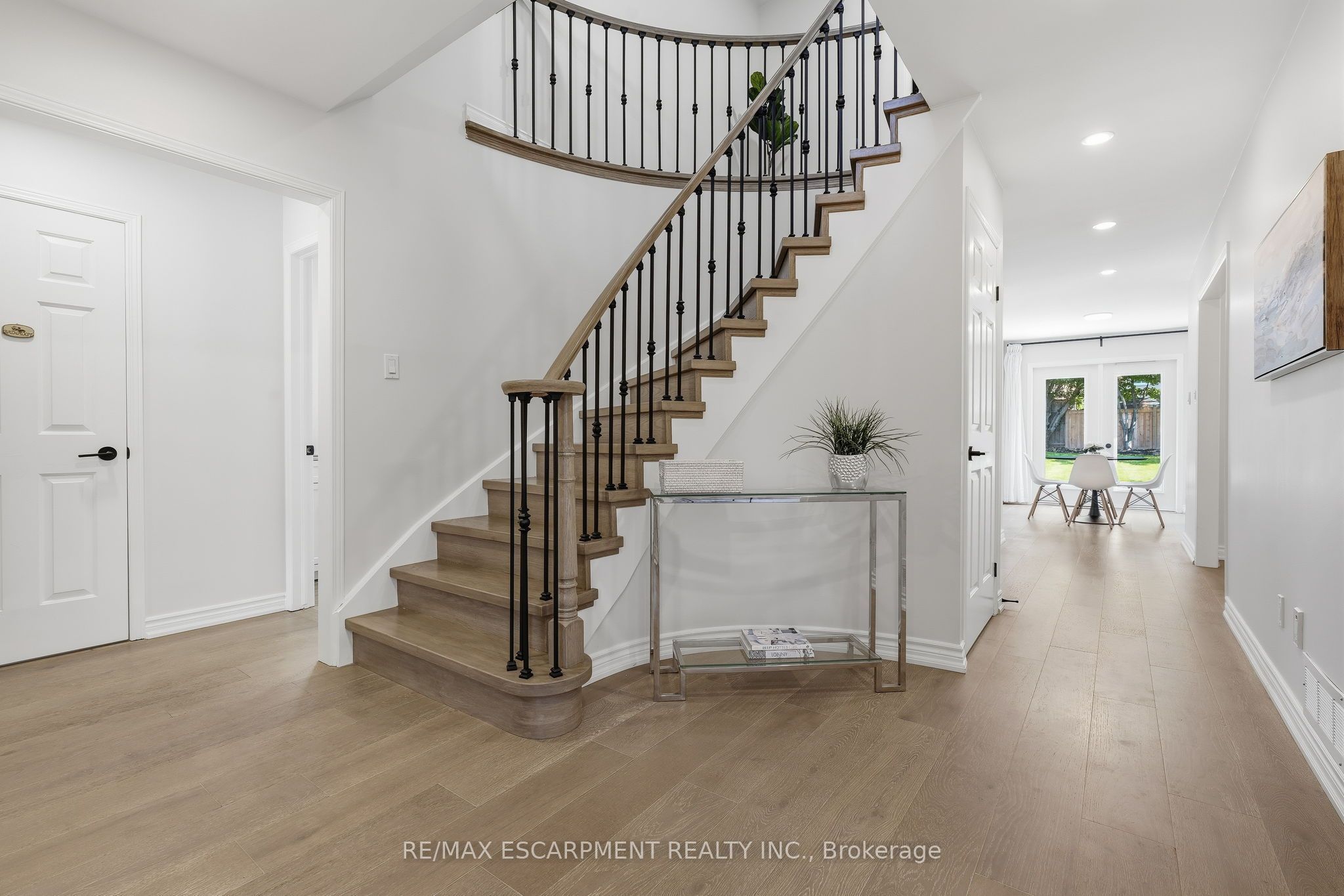 551 Deerhurst Drive, Burlington, ON L7L 5V9 photo 3