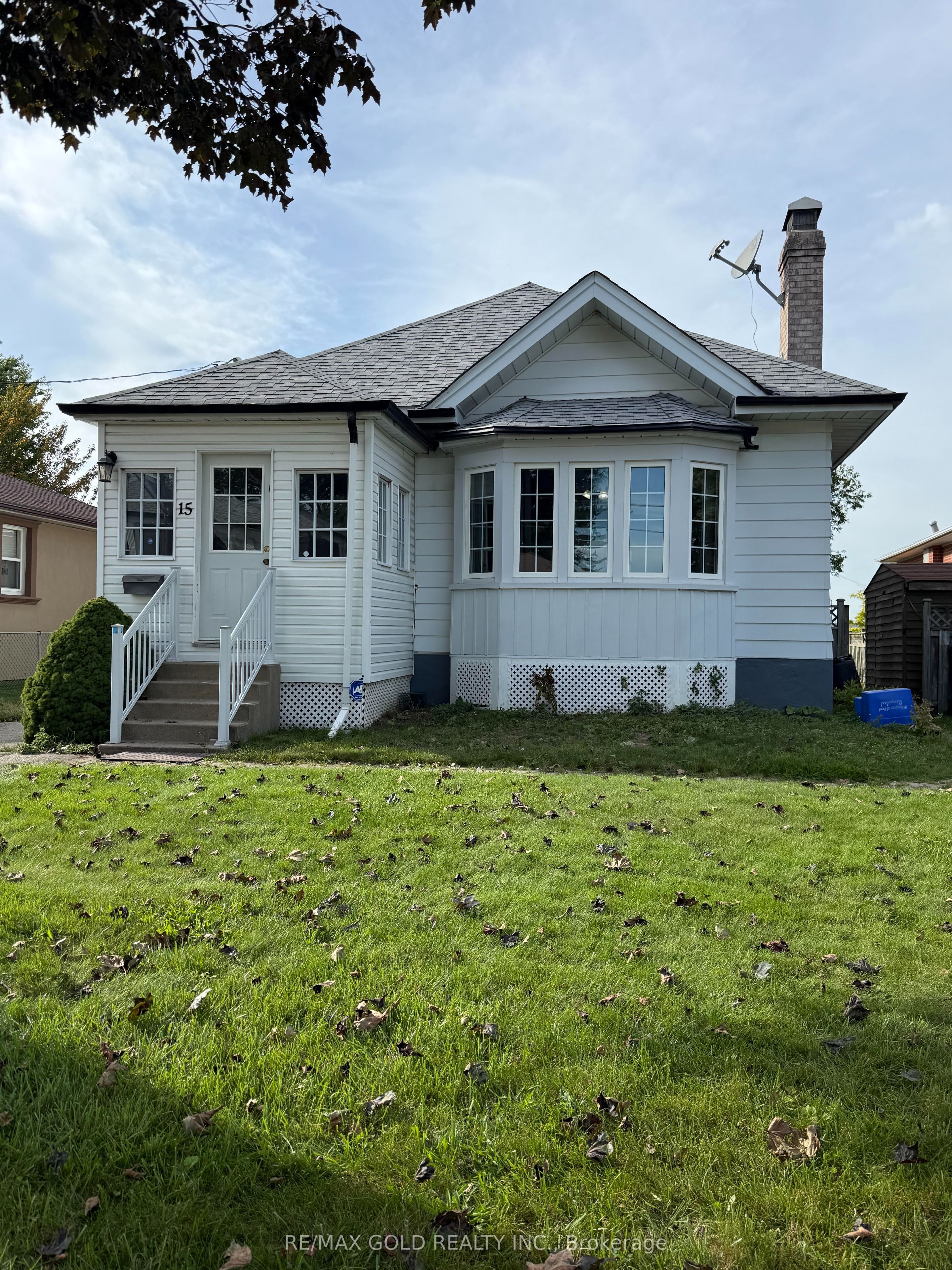 15 Beverley Street, Mississauga, ON L4T 1E9 photo 2
