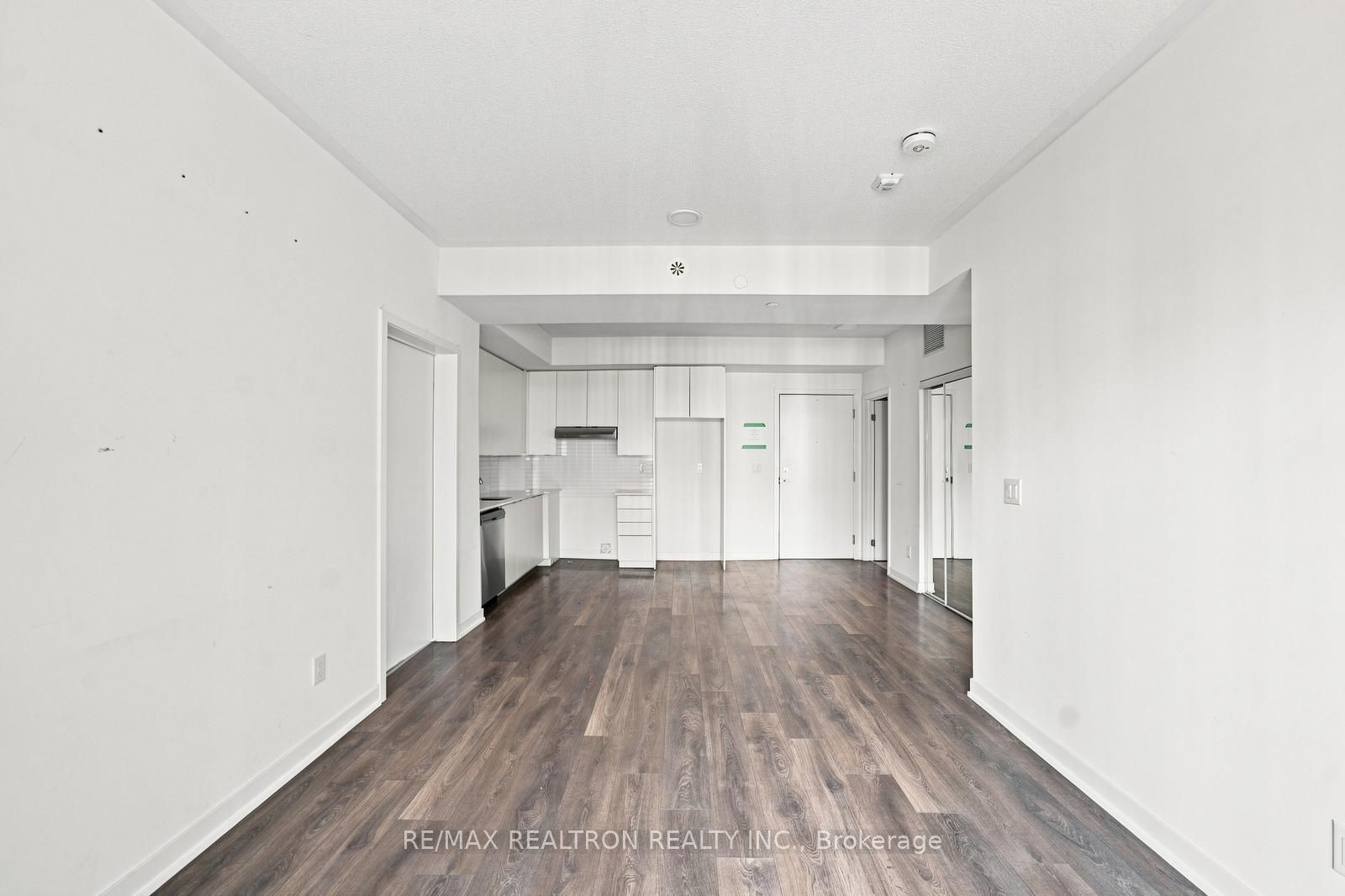 120 Canon Jackson Drive 304, Toronto, ON M6M 0B8 photo 4