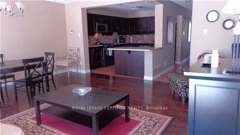 1452 Creditwoodlands Court Room, Mississauga, ON L5C 3J5 photo 4