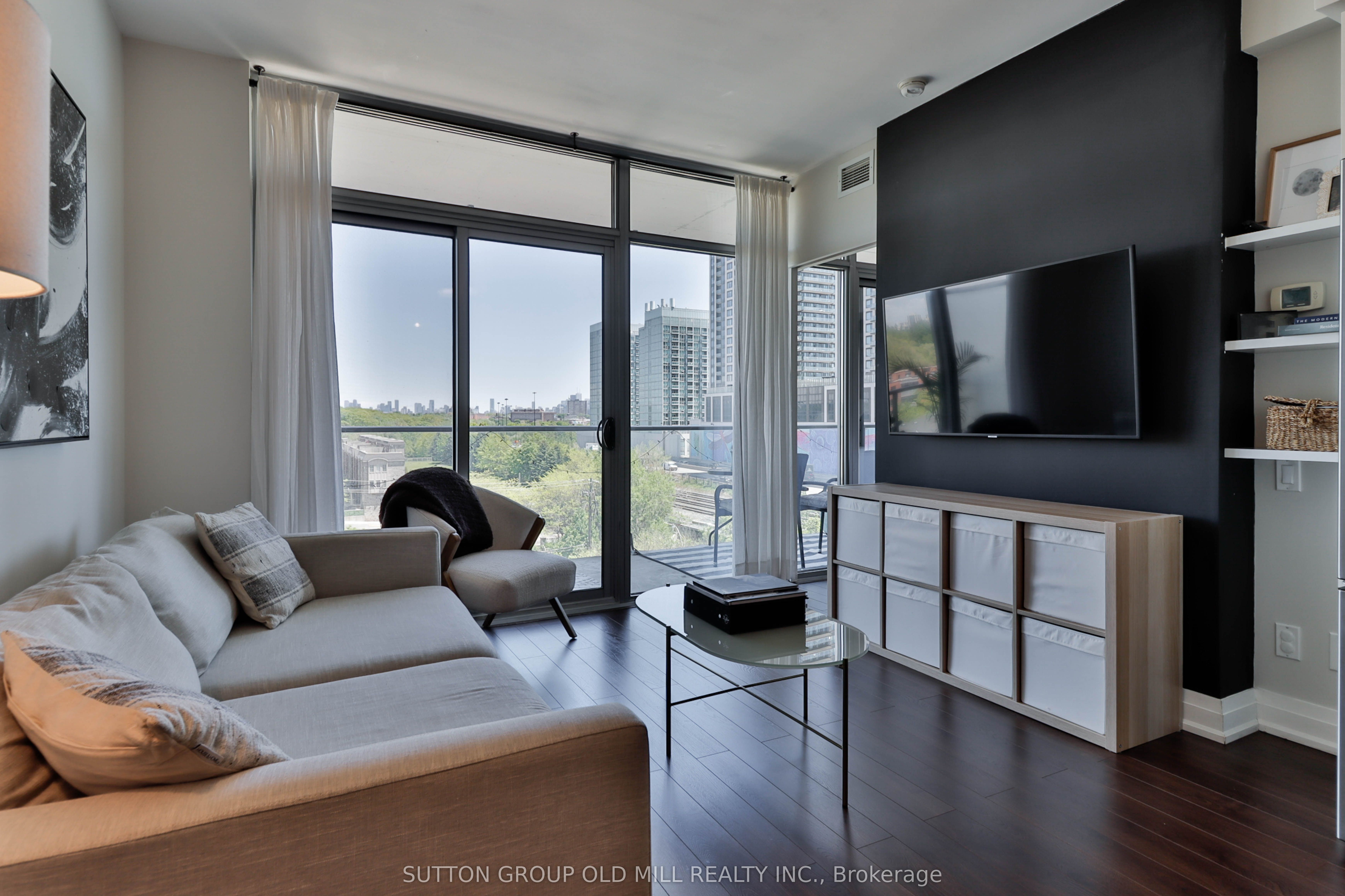 103 The Queensway 602, Toronto, ON M6S 5B3 photo 2