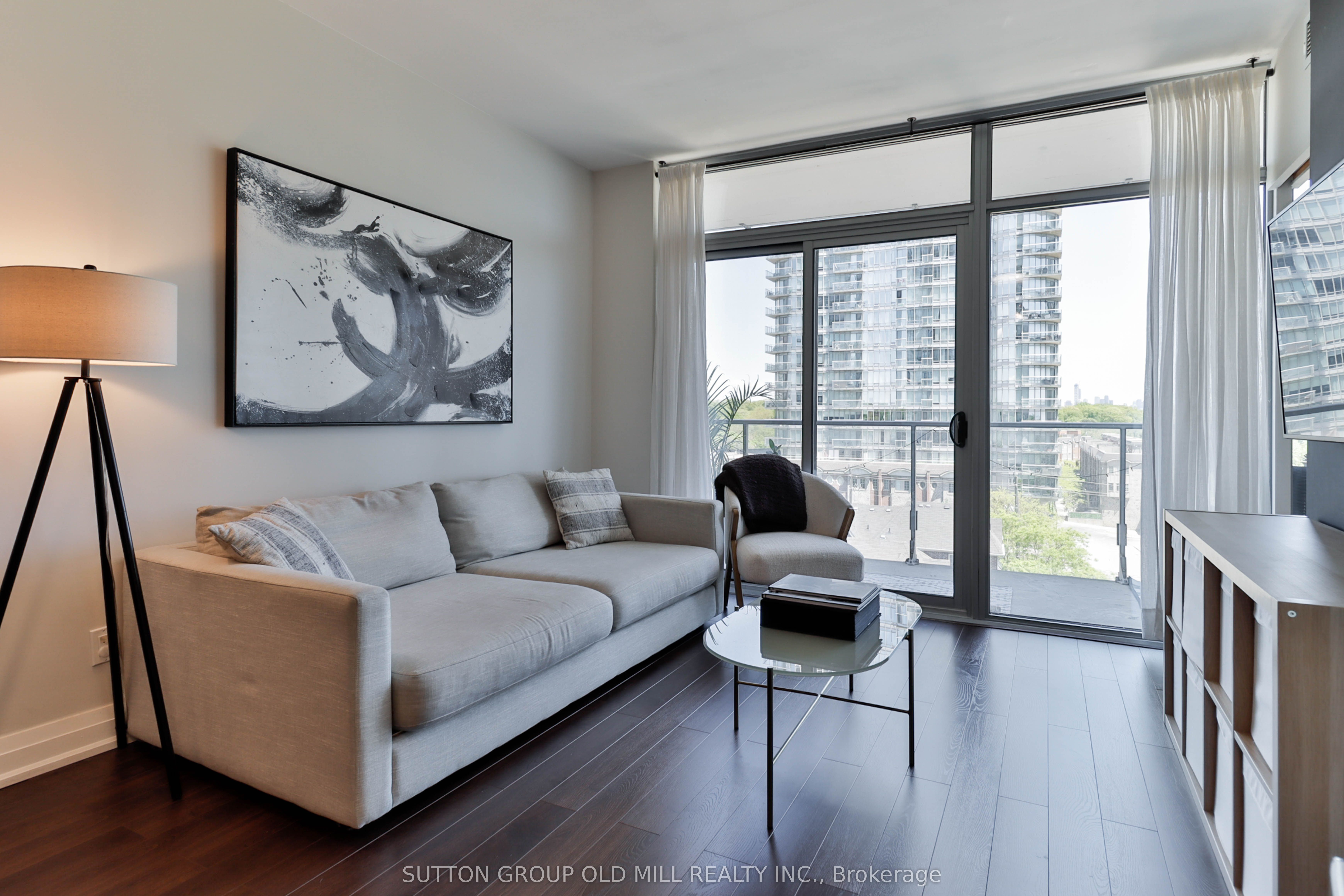 103 The Queensway 602, Toronto, ON M6S 5B3 photo 3