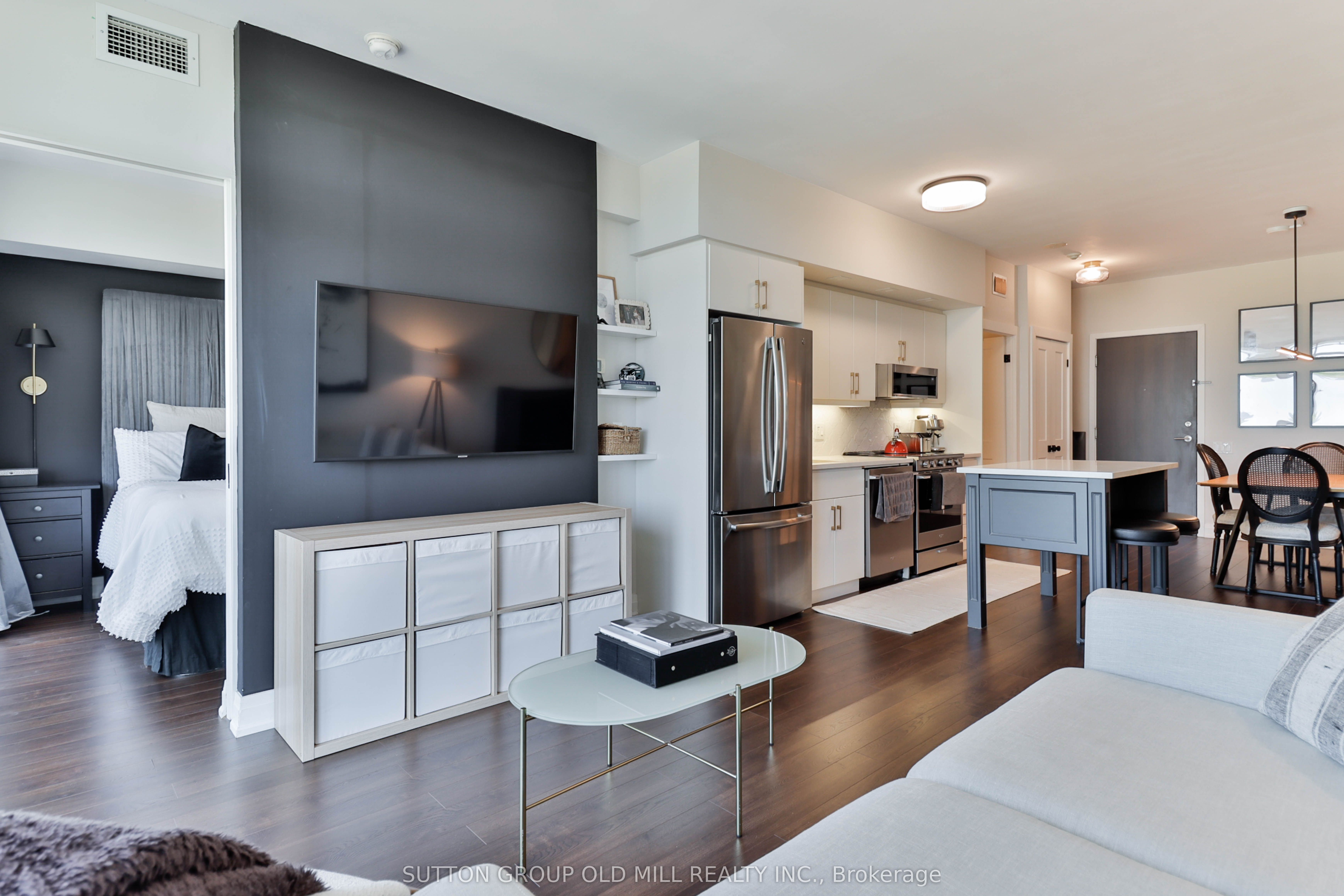 103 The Queensway 602, Toronto, ON M6S 5B3 photo 5