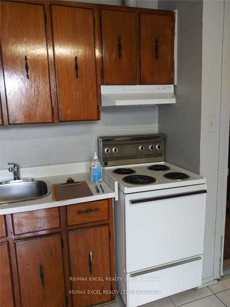 2863 Dundas Street W #3, Toronto, ON M6P 1Y9 photo 3