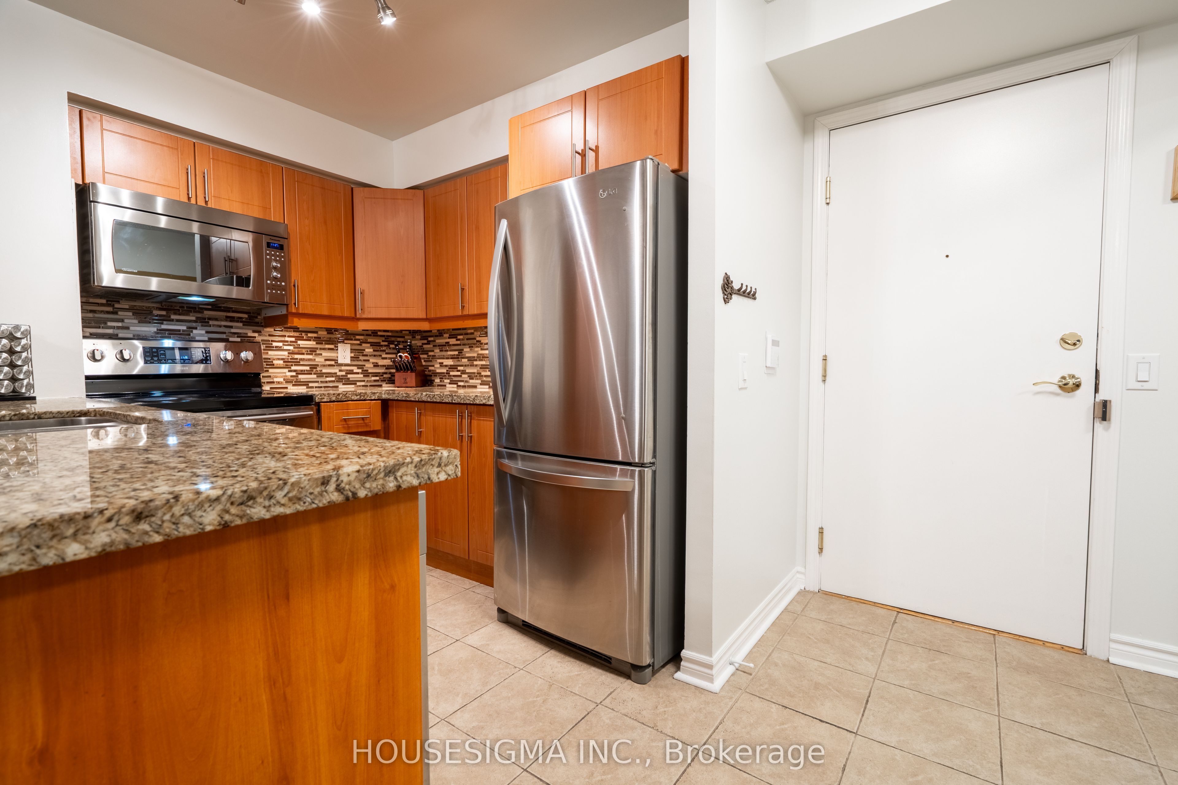 35 Kingsbridge Garden Circle 513, Mississauga, ON L5R 3Z5 photo 3