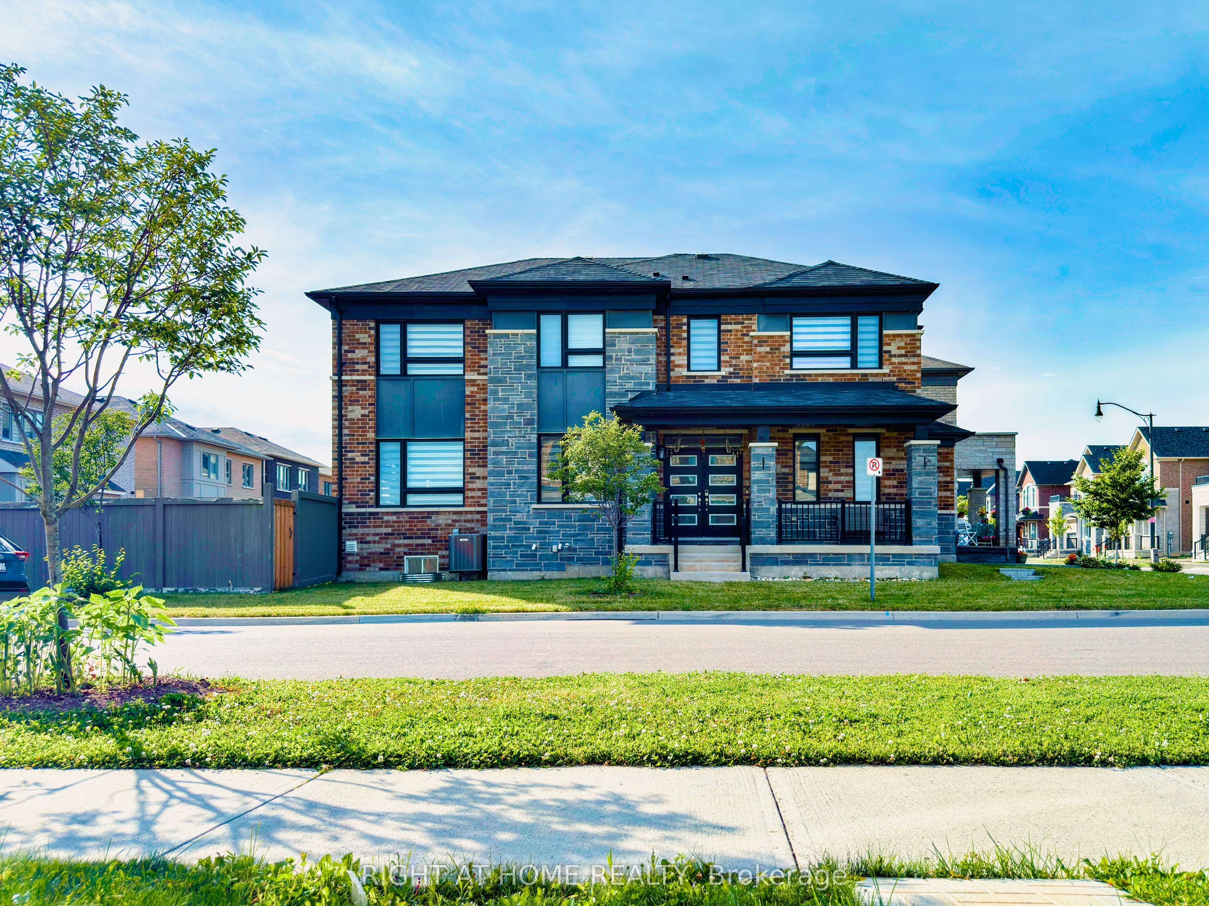 30 Boothill Drive, Brampton, ON L7A 5E4