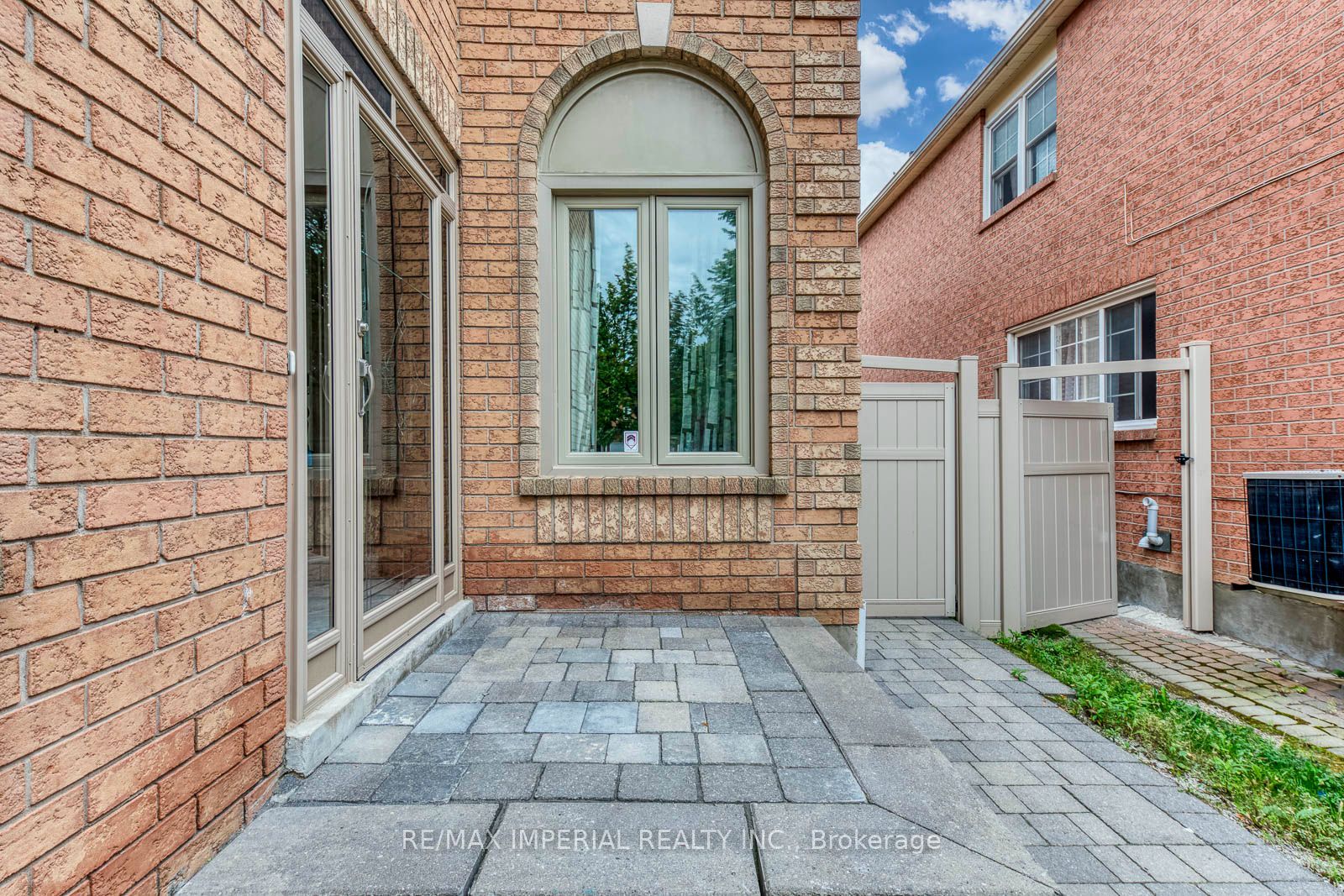 925 Cardington Street, Mississauga, ON L5V 1Z8 photo 2