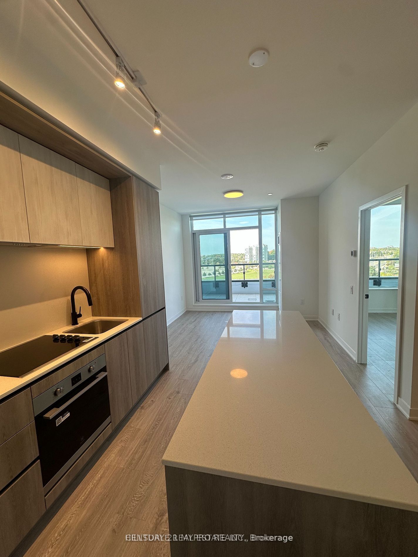 2495 Eglinton Avenue W 808, Mississauga, ON L5M 2T2 photo 2