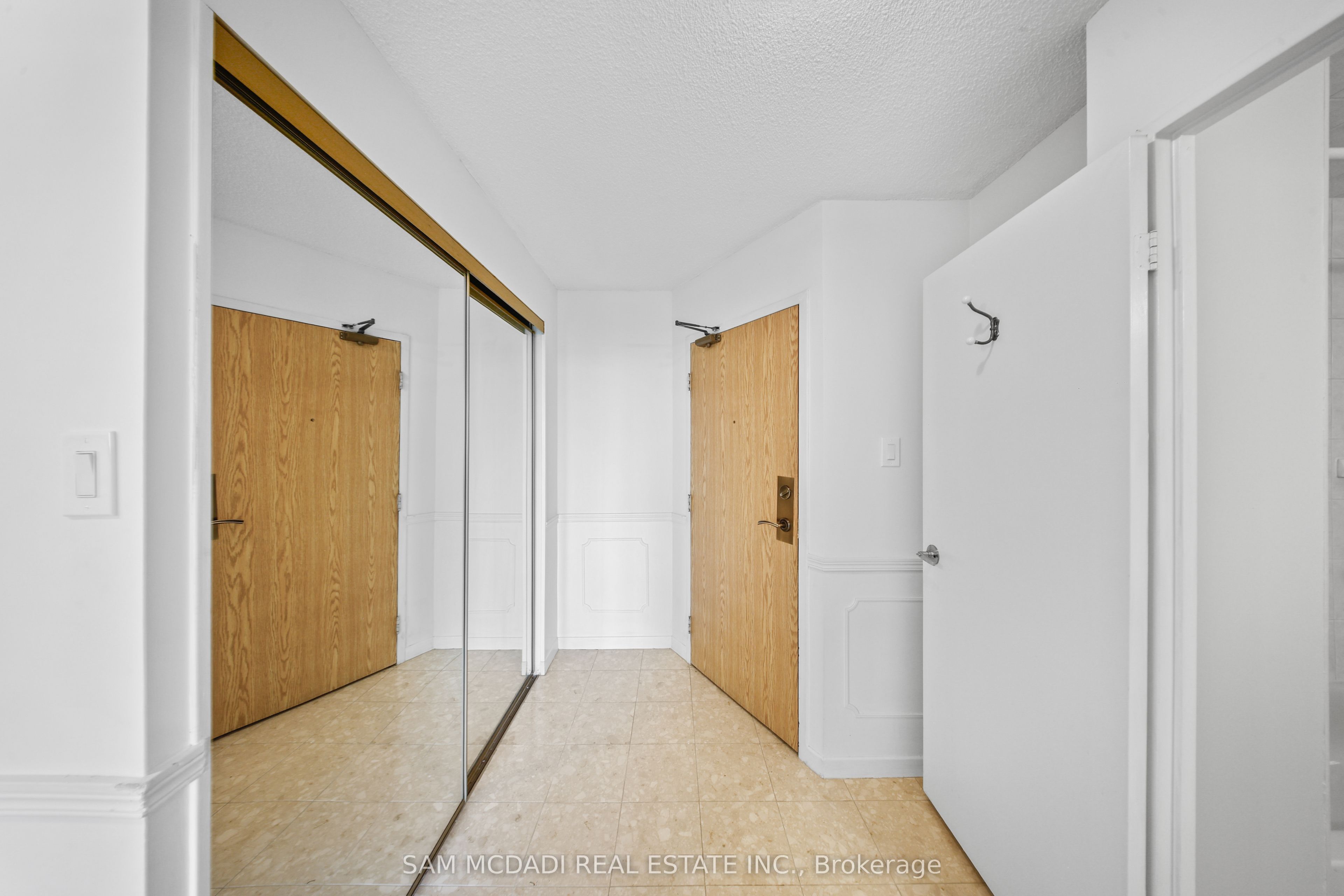1300 Bloor Street 1007, Mississauga, ON L4Y 3Z2 photo 2