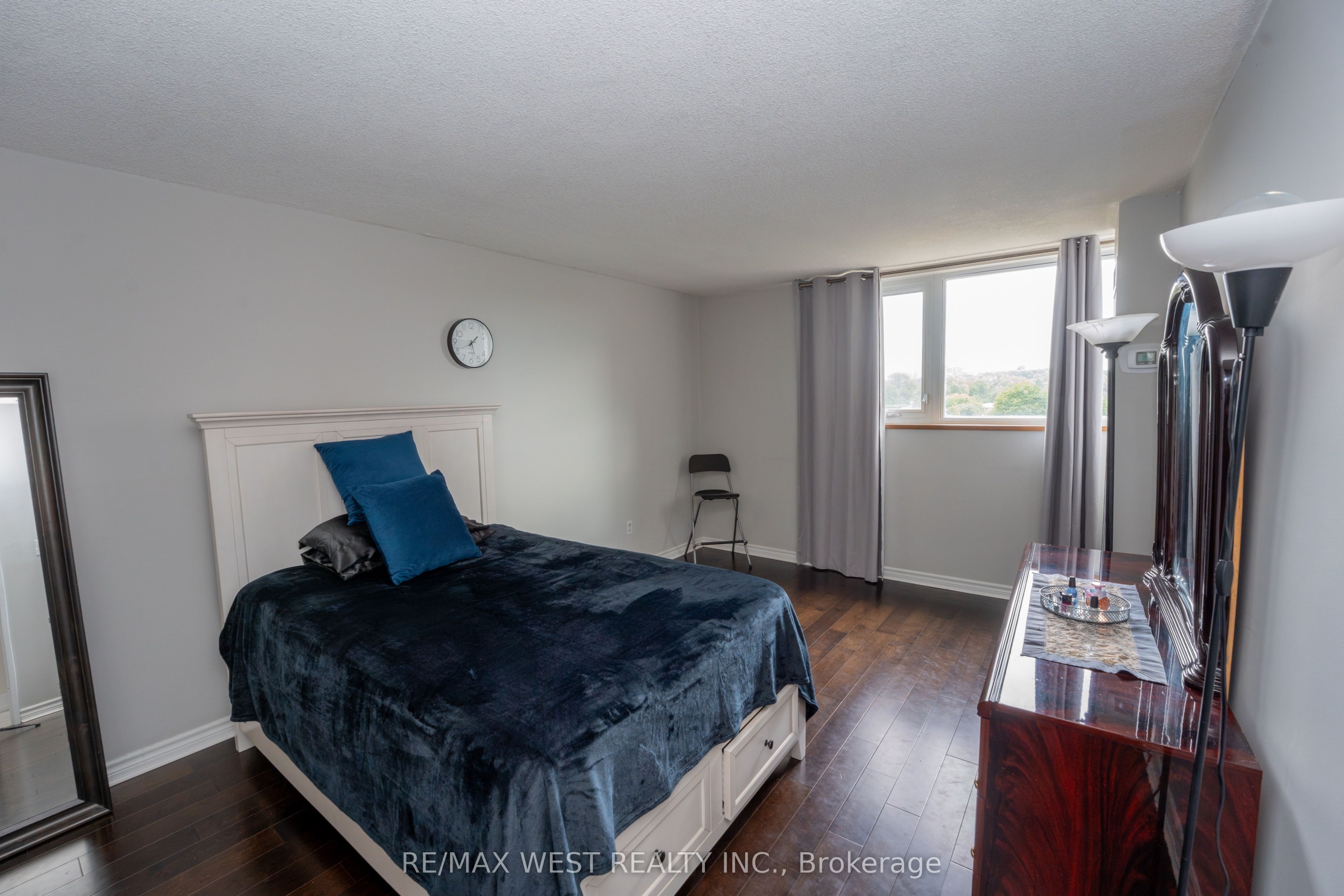 260 Scarlett Road 709, Toronto, ON M6N 4X6 photo 3
