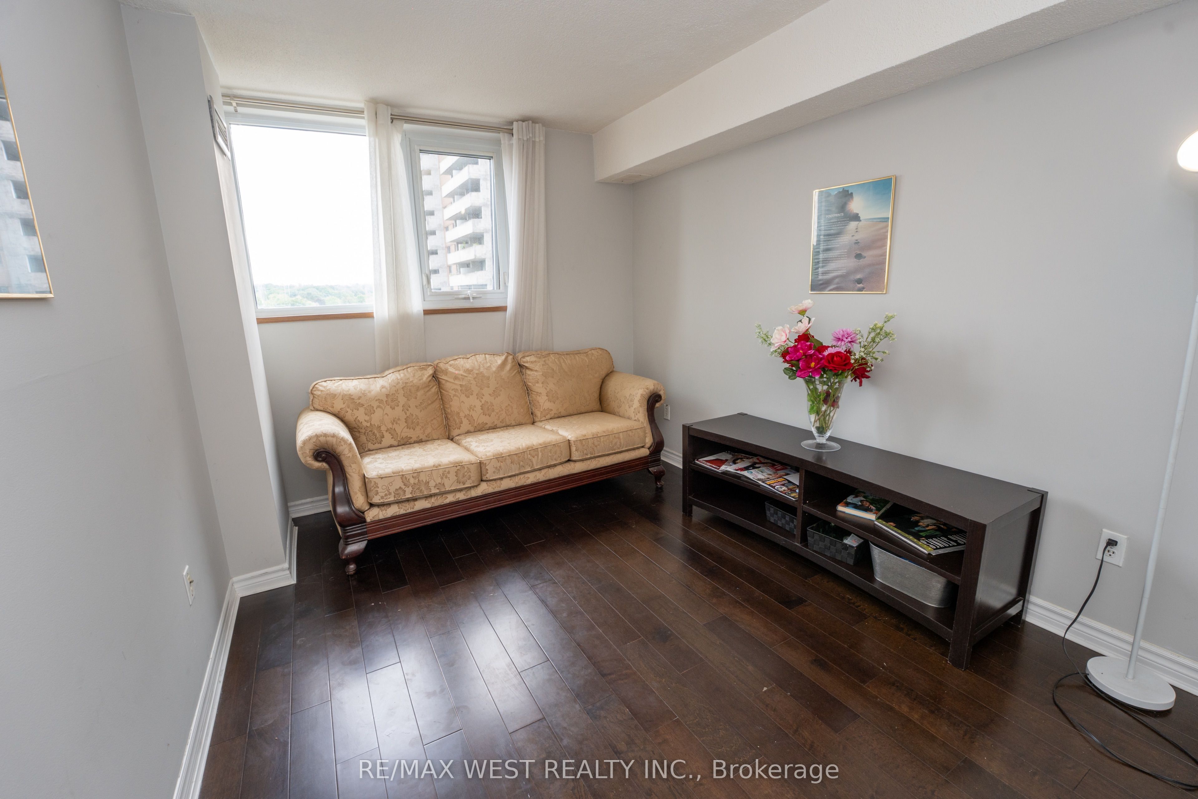260 Scarlett Road 709, Toronto, ON M6N 4X6 photo 5