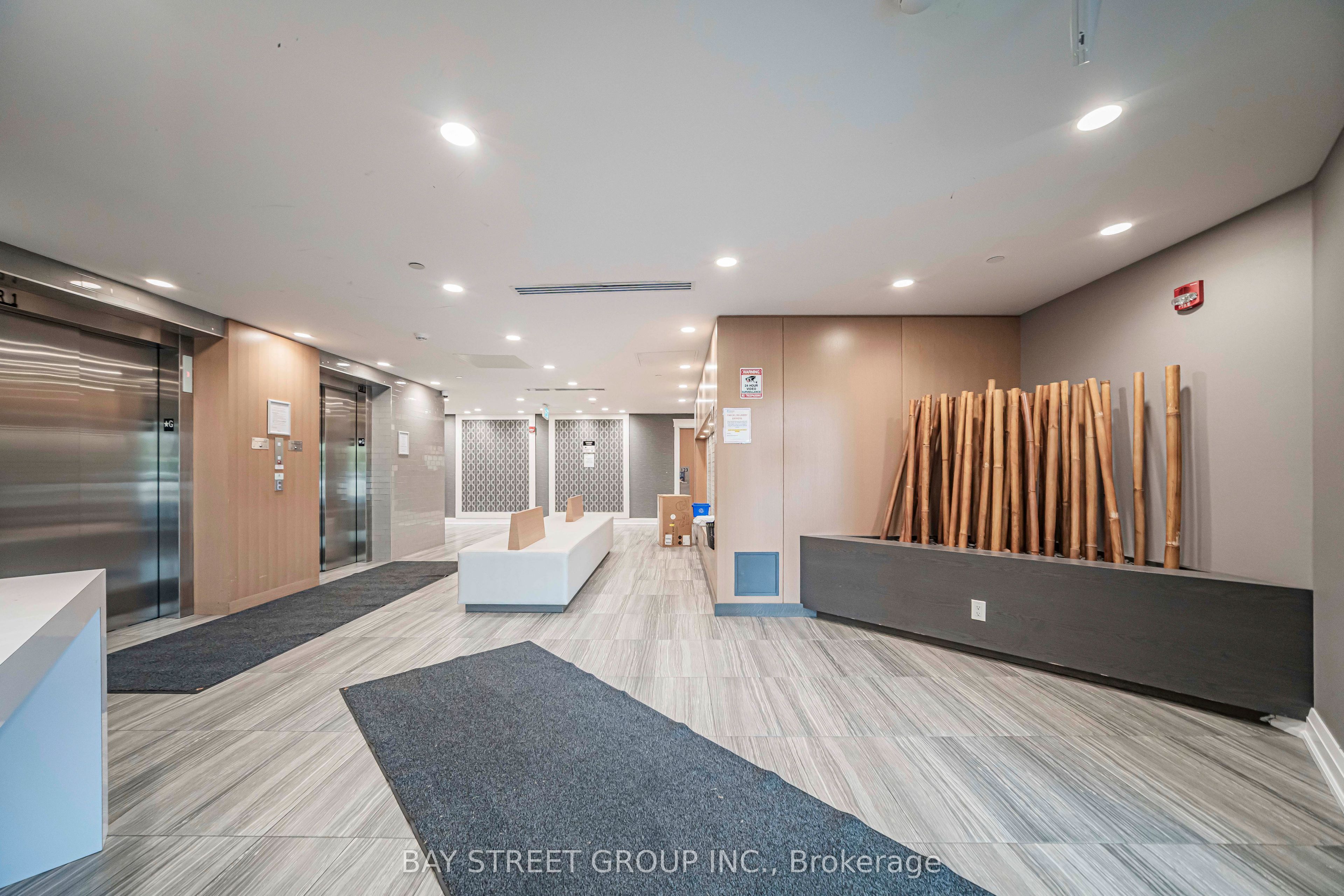 128 Grovewood Common 630, Oakville, ON L6H 0X3 photo 4