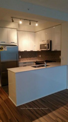 55 Eglinton Avenue W 1101, Mississauga, ON L5R 0E4