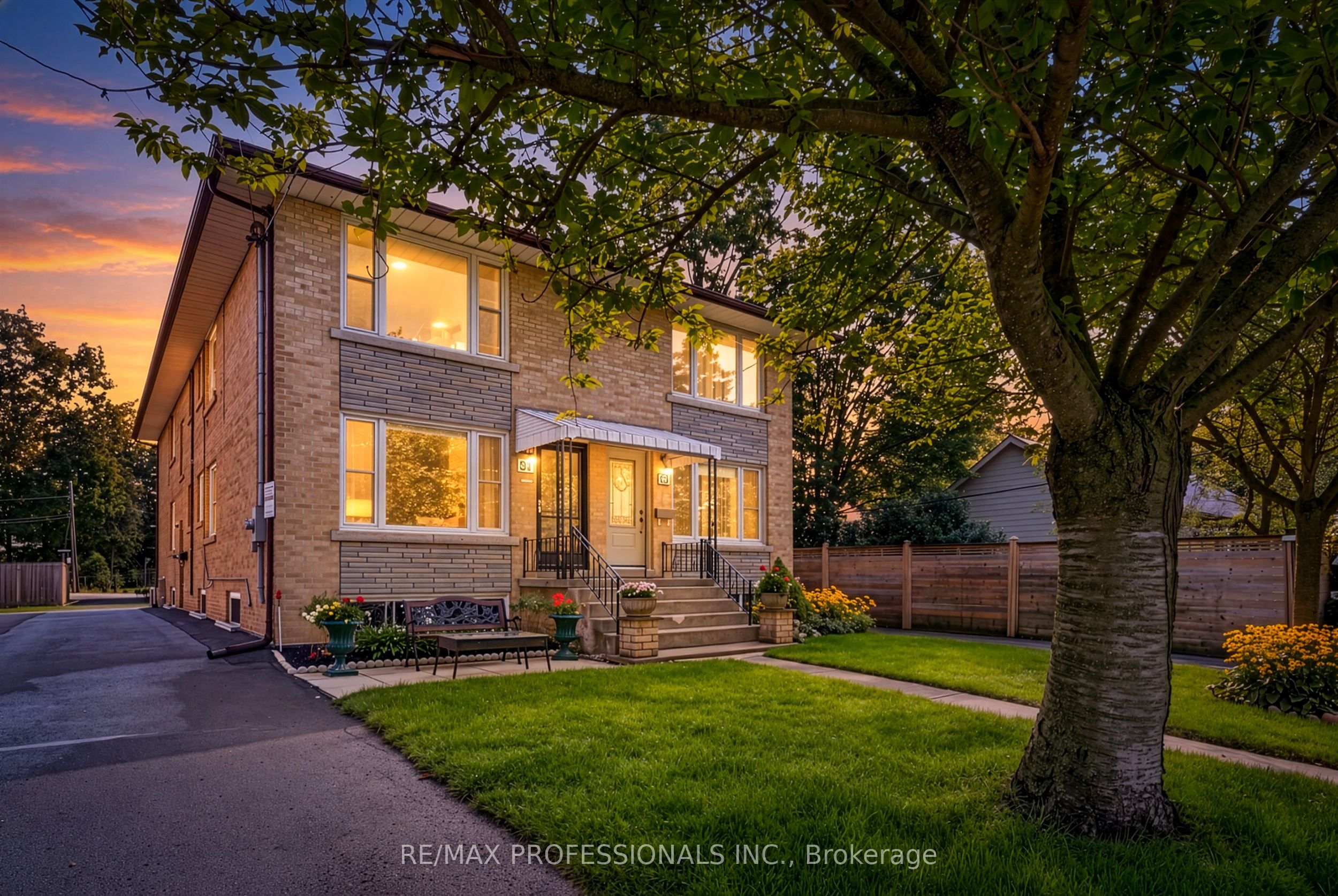 31 Long Branch Avenue, Toronto, ON M8W 3H8 photo 2