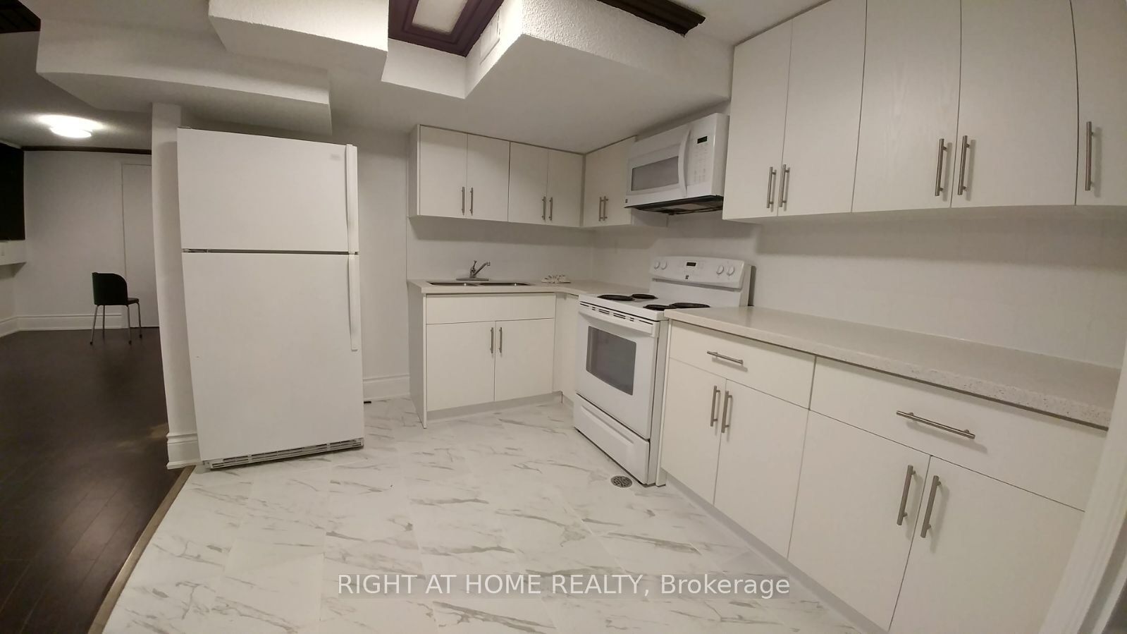 712 Winterton Way, Mississauga, ON L5R 3H7 photo 3