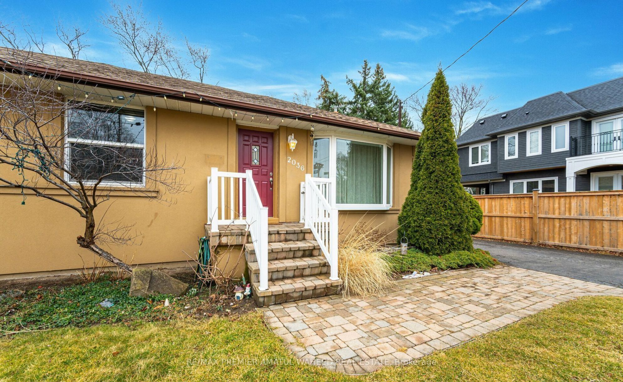 2036 Constance Drive, Oakville, ON L6J 2V5 photo 2