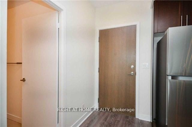 3985 Grand Park Drive 1610, Mississauga, ON L5B 0H8 photo 3