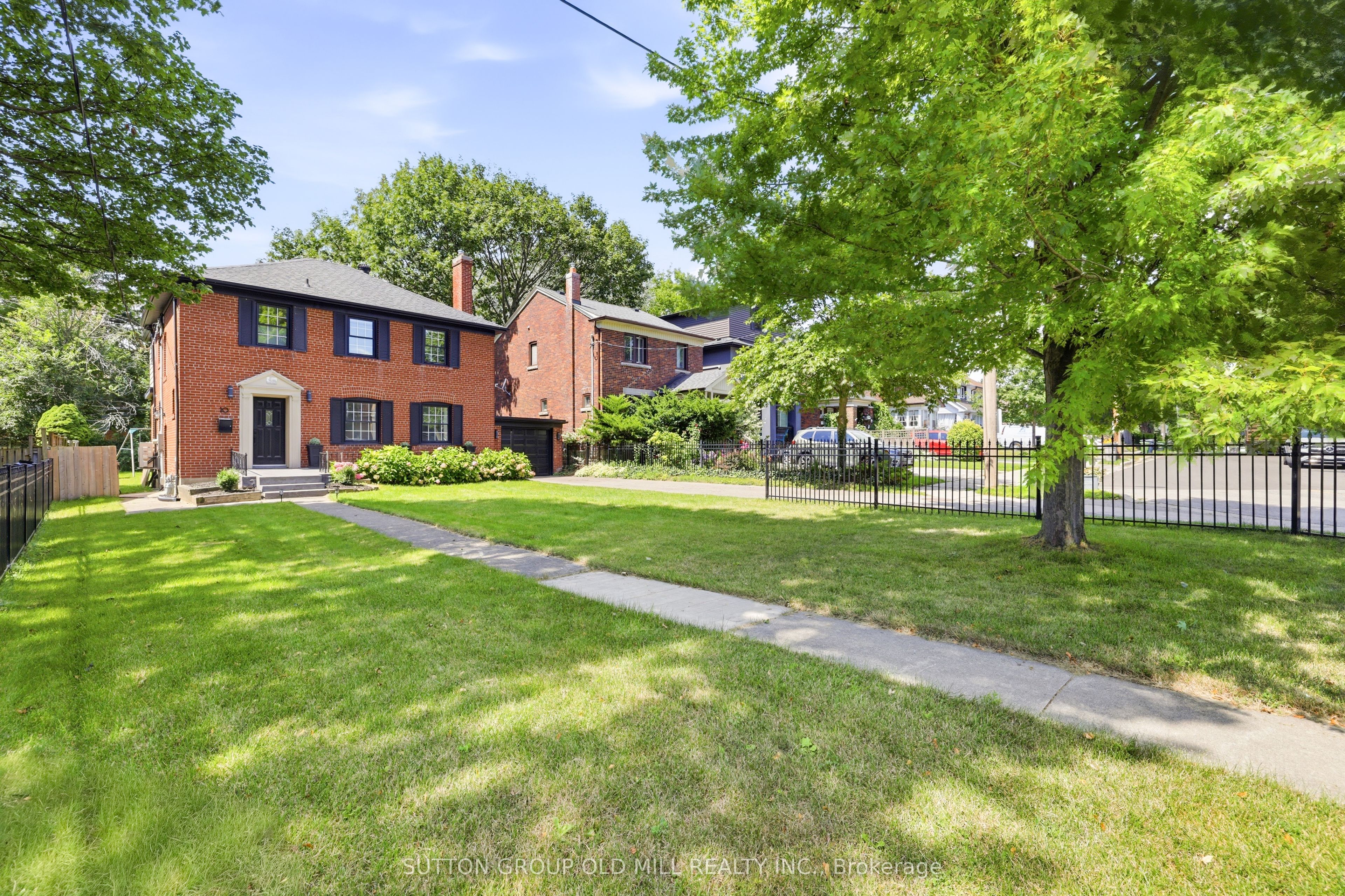 10 Queens Avenue, Toronto, ON M8V 2N1 photo 3