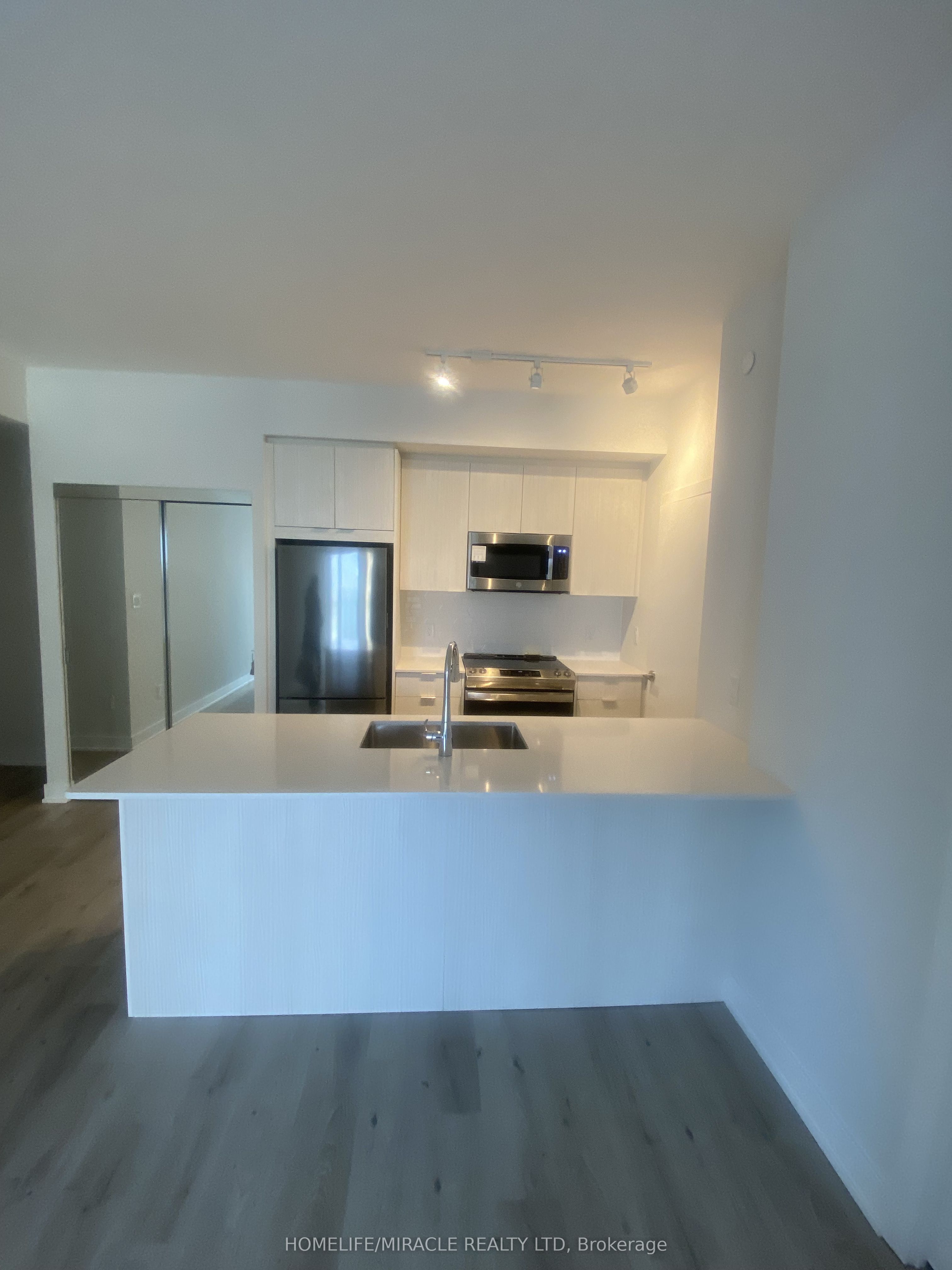 4130 Parkside Vill Drive 2505, Mississauga, ON L5B 0L7 photo 3