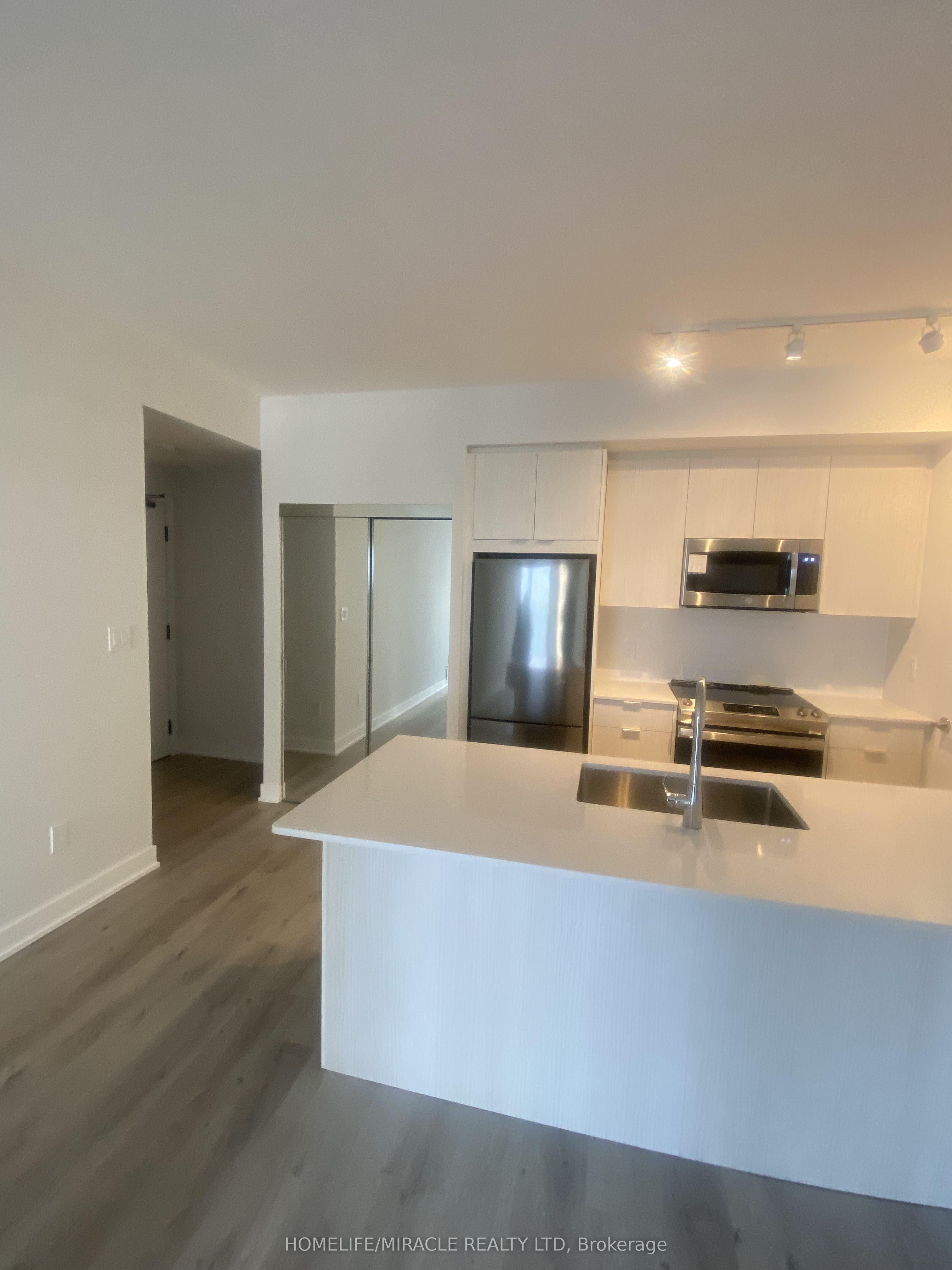 4130 Parkside Vill Drive 2505, Mississauga, ON L5B 0L7 photo 4