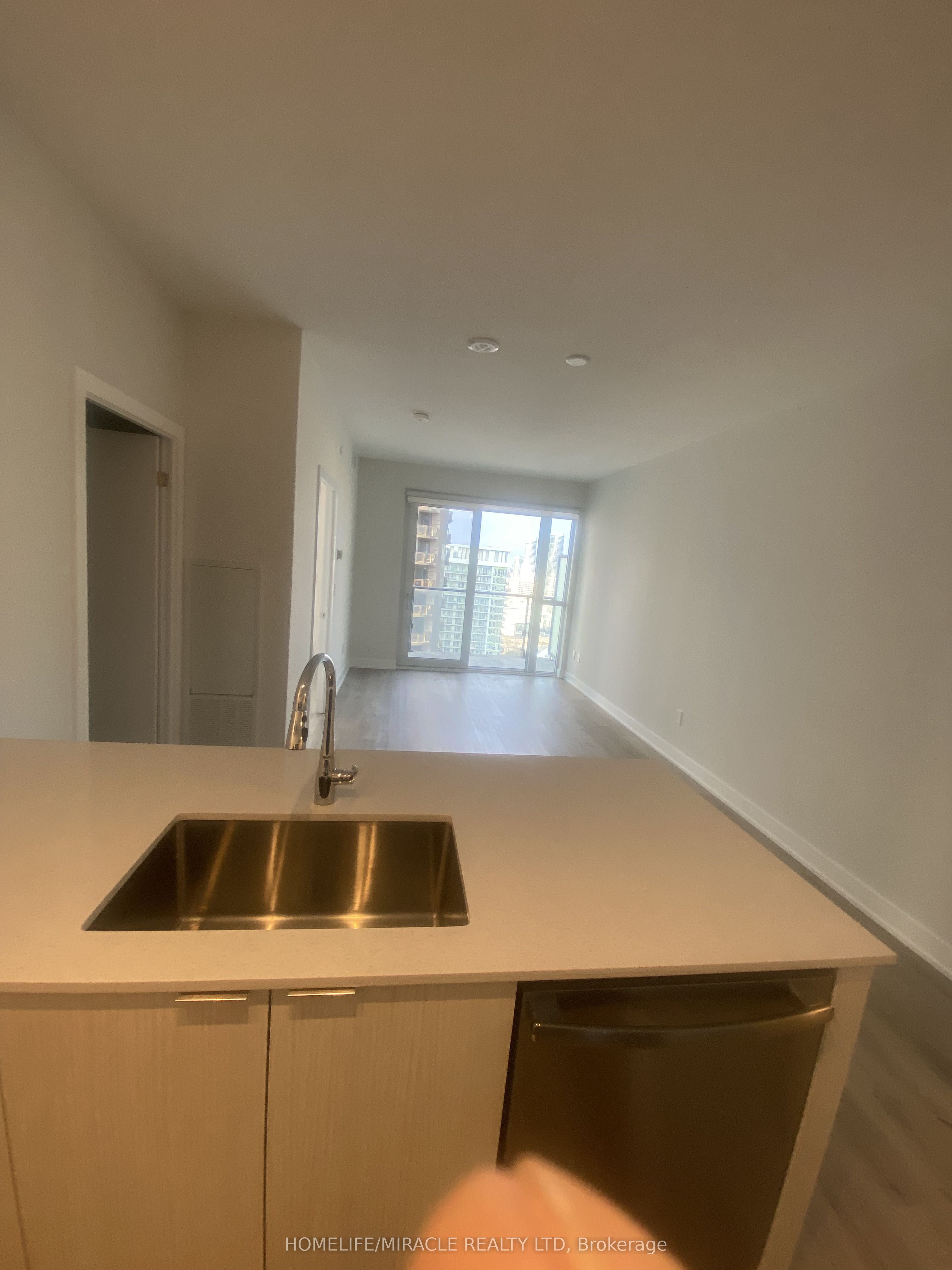 4130 Parkside Vill Drive 2505, Mississauga, ON L5B 0L7 photo 5