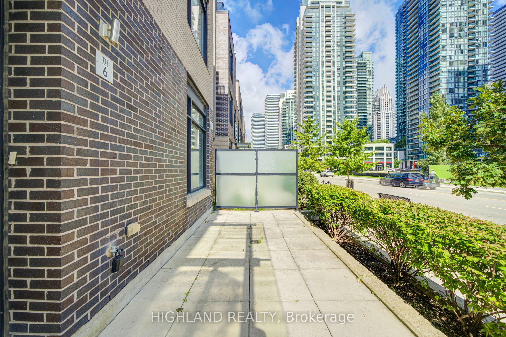 4010 Parkside Village Drive 6, Mississauga, ON L5B 0K2 photo 2