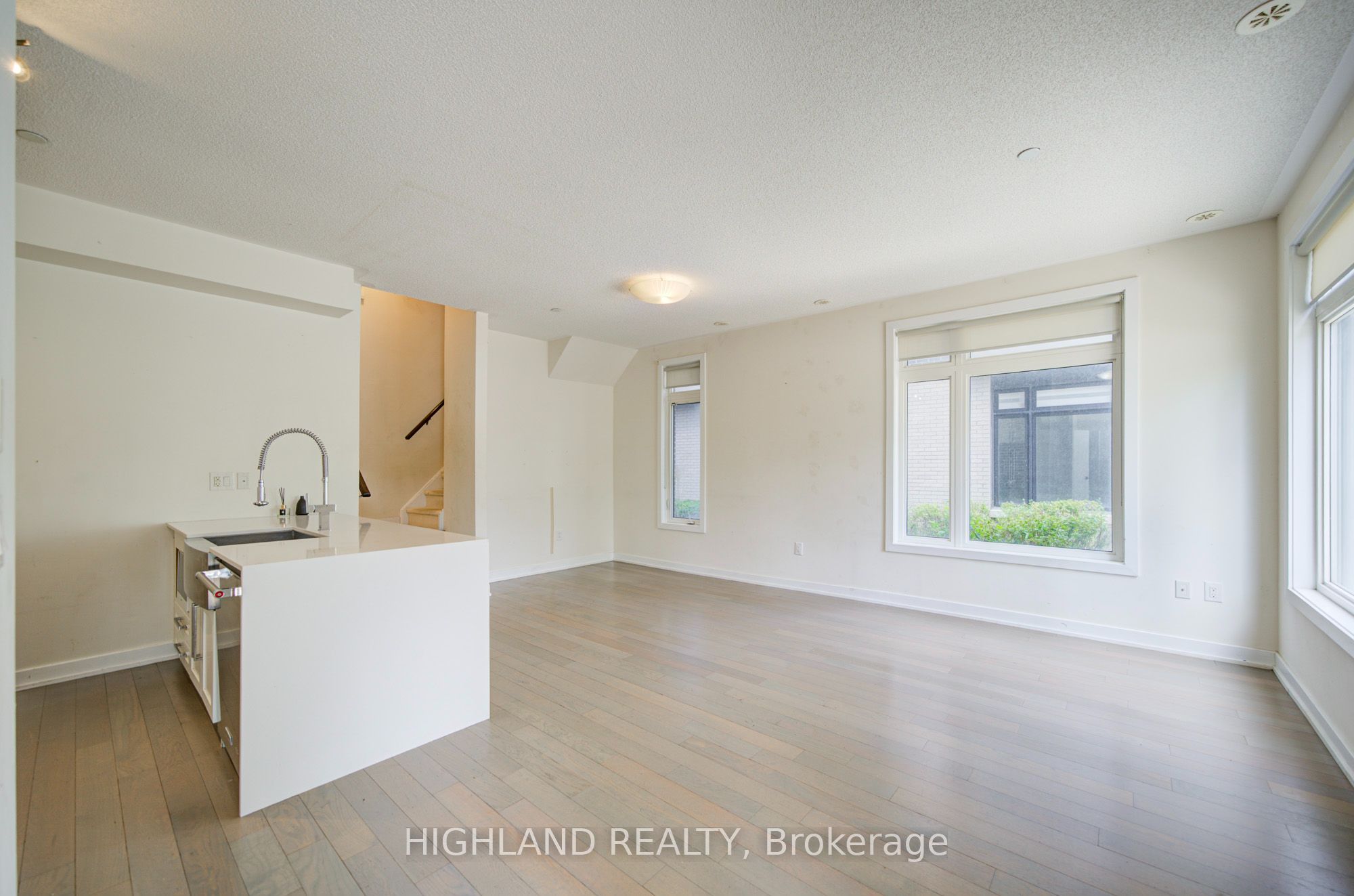 4010 Parkside Village Drive 6, Mississauga, ON L5B 0K2 photo 3