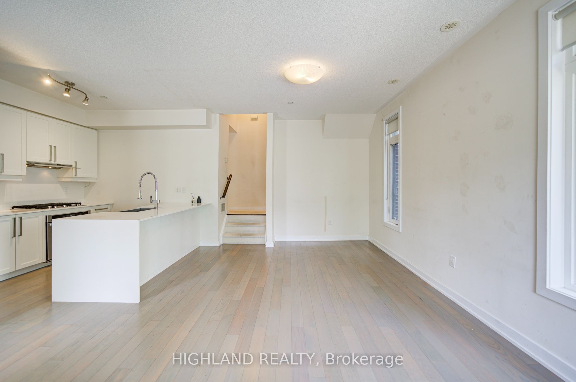 4010 Parkside Village Drive 6, Mississauga, ON L5B 0K2 photo 4