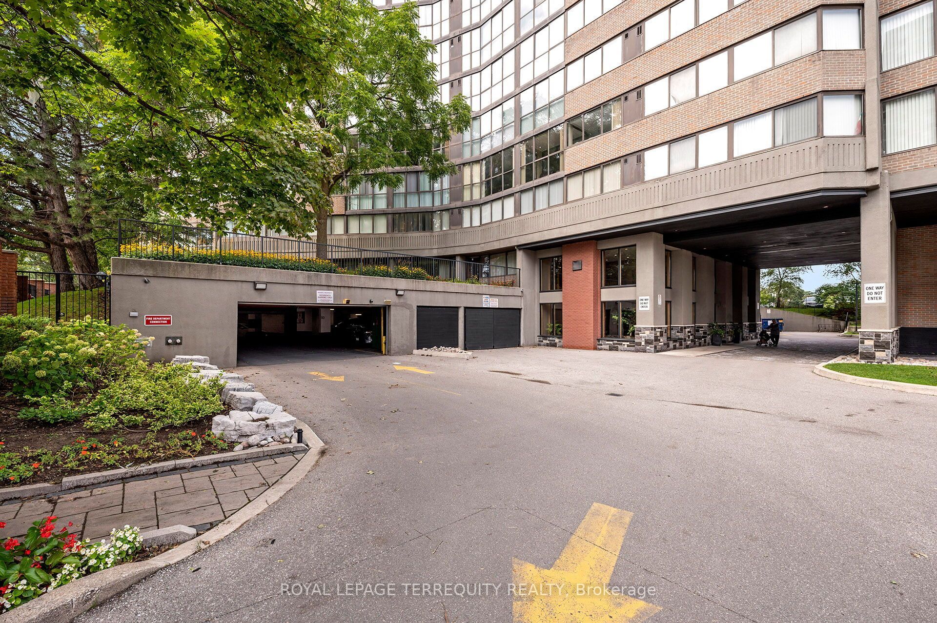 40 Richview Road 2002, Toronto, ON M9A 5C1 photo 3