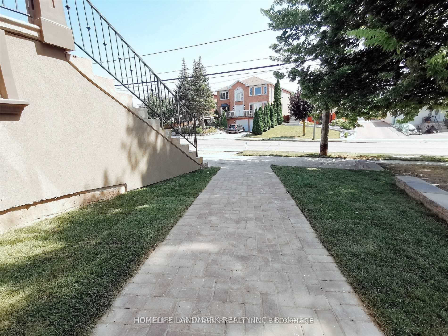 288 Maple Leaf Drive Basement, Toronto, ON M6L 1P3 photo 2