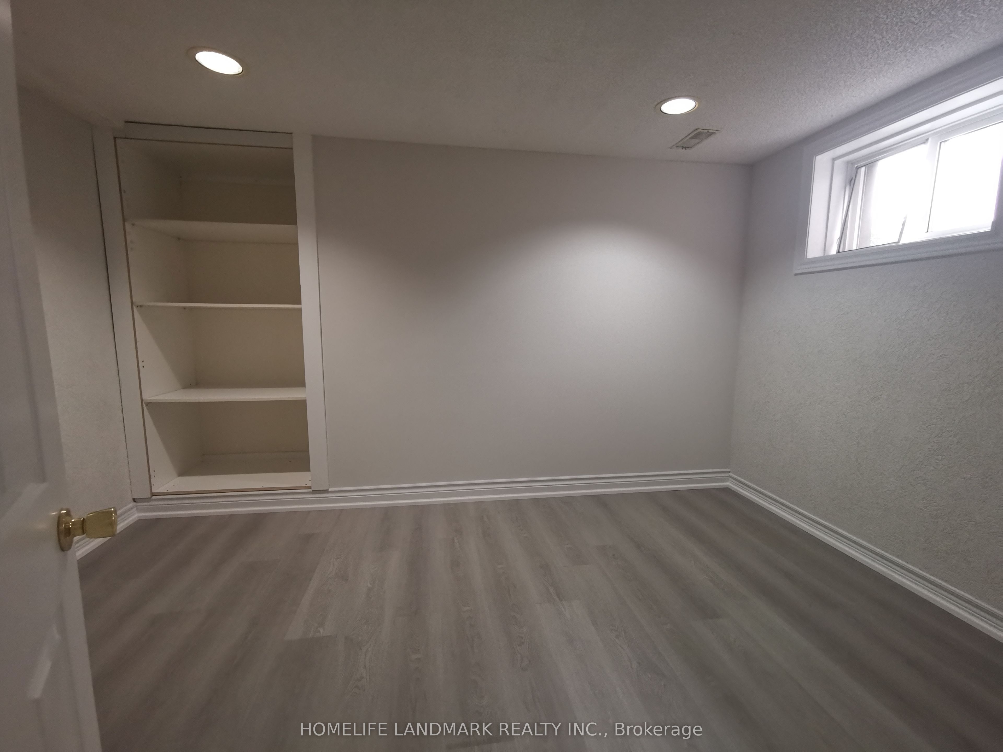 288 Maple Leaf Drive Basement, Toronto, ON M6L 1P3 photo 3