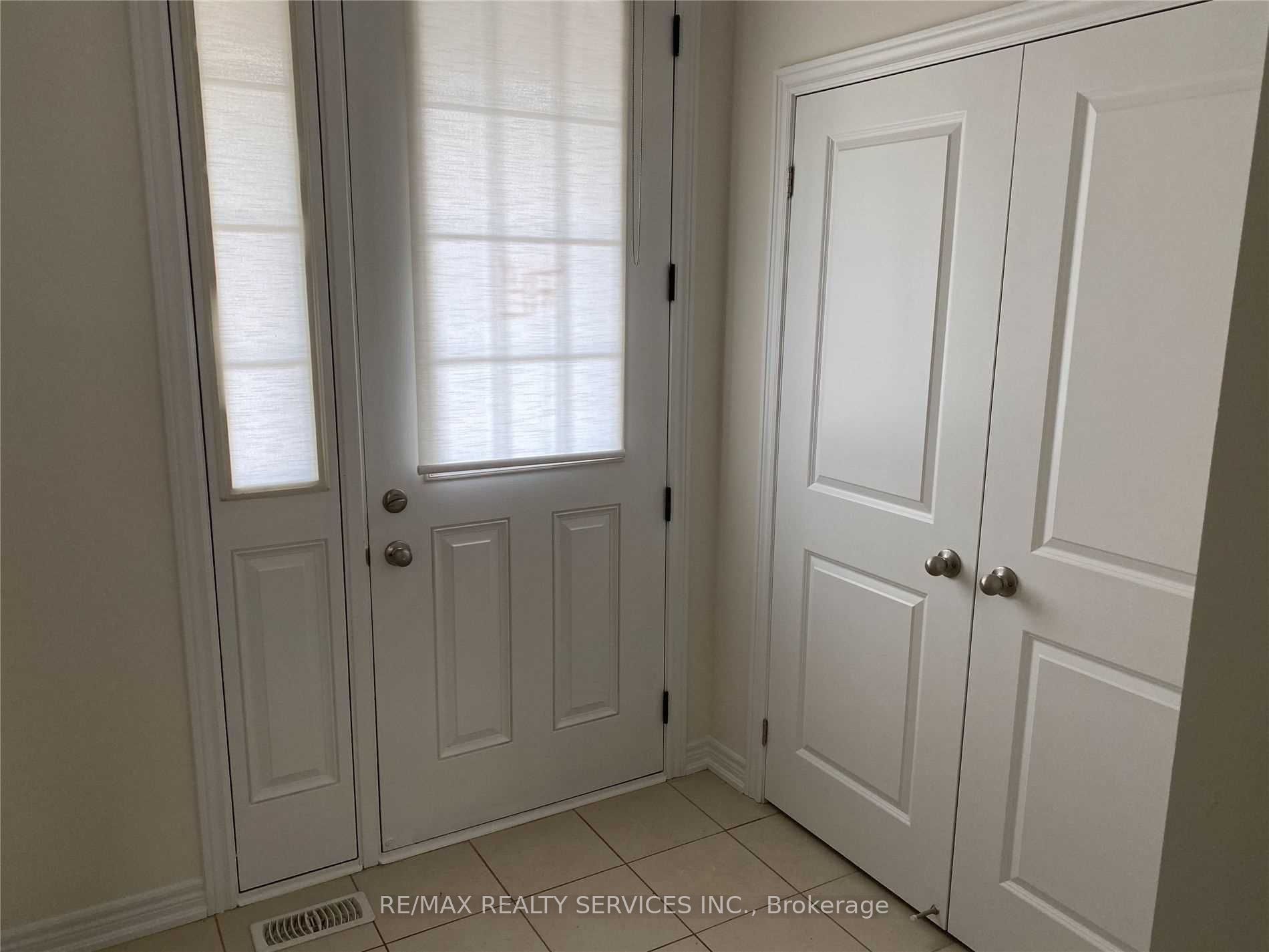 43 Hogan Manor Drive, Brampton, ON L7A 4V3 photo 2