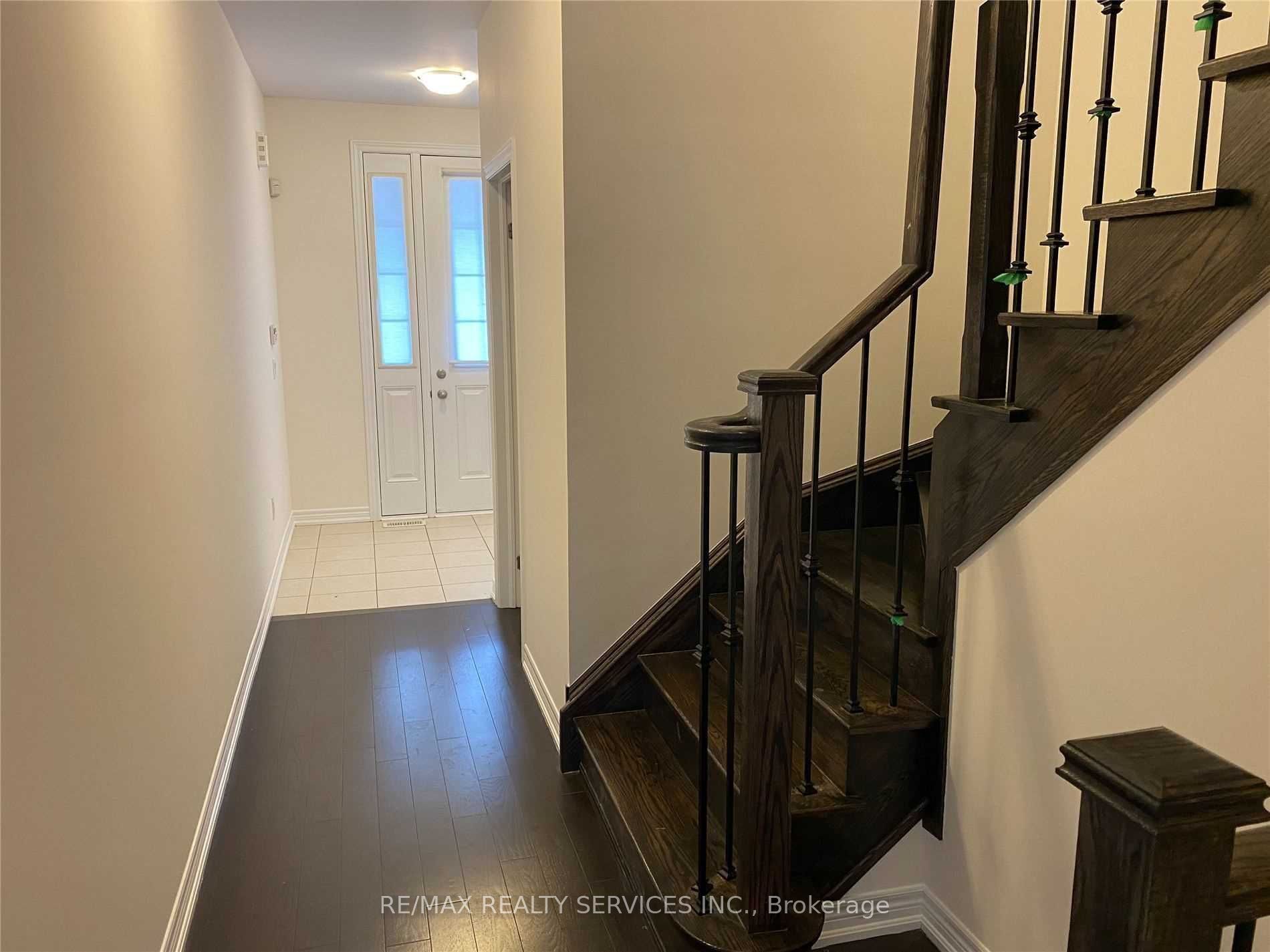 43 Hogan Manor Drive, Brampton, ON L7A 4V3 photo 3