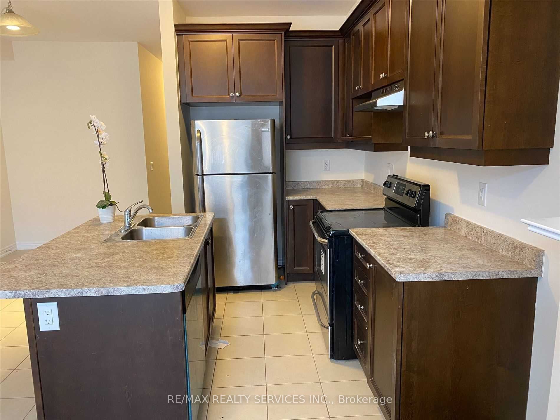 43 Hogan Manor Drive, Brampton, ON L7A 4V3 photo 5