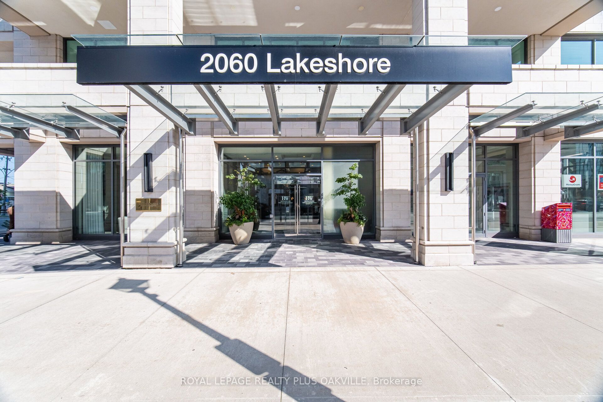 2060 Lakeshore Road 303, Burlington, ON L7R 0G2 photo 2