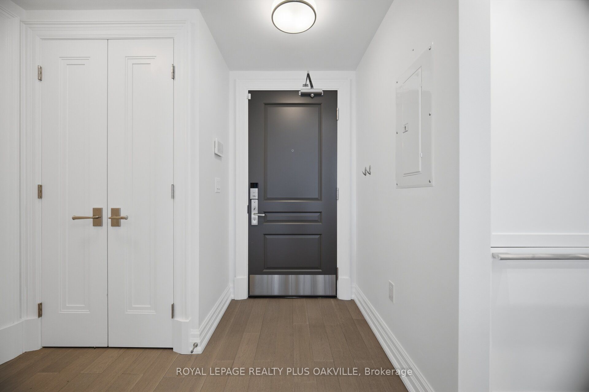 2060 Lakeshore Road 303, Burlington, ON L7R 0G2 photo 4