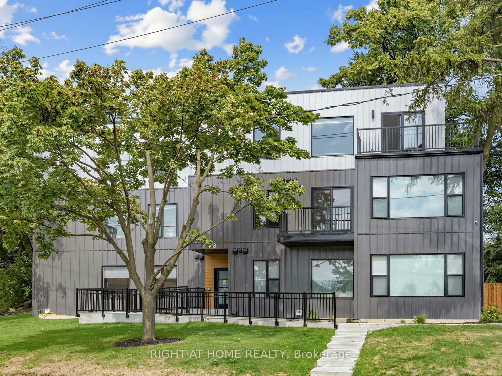 148 Glenlake Avenue 1, Toronto, ON M6P 1E7