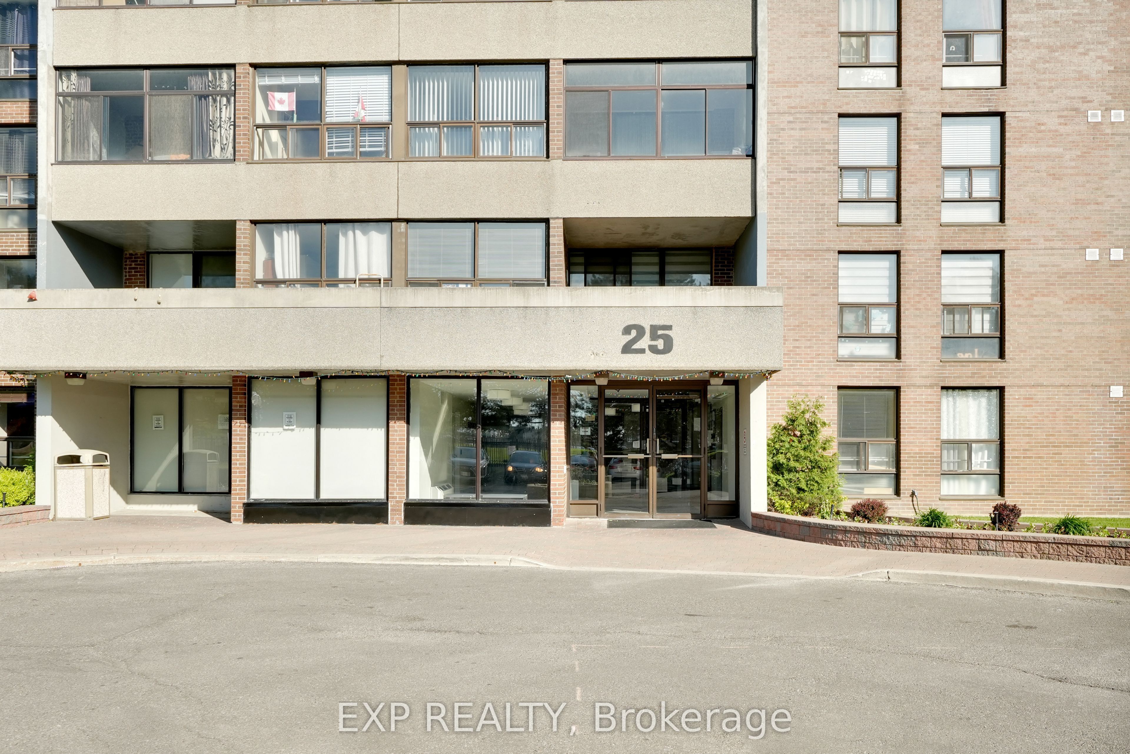 25 Kensington Road 1612, Brampton, ON L6T 3W8 photo 4