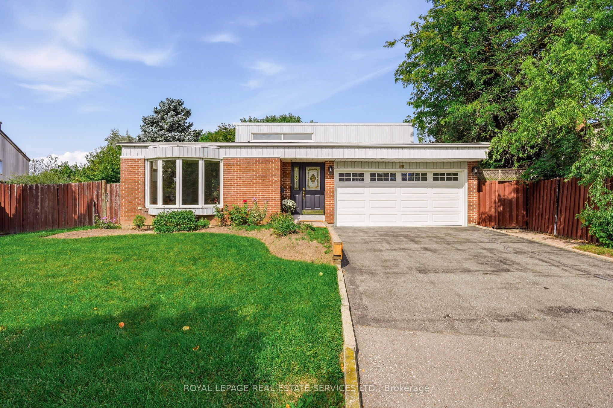 60 Bowshelm Court, Mississauga, ON L5N 1K1 photo 2