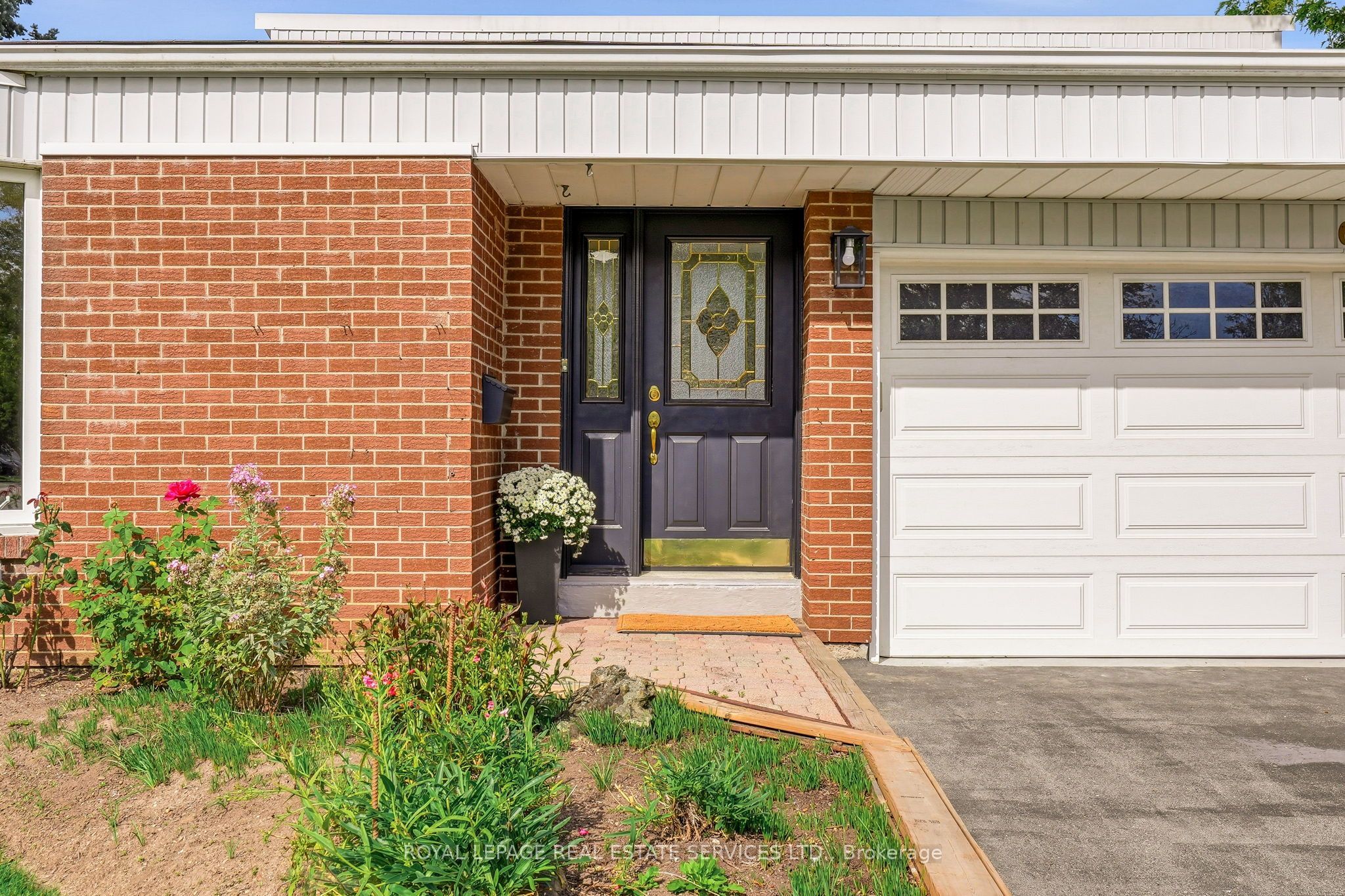 60 Bowshelm Court, Mississauga, ON L5N 1K1 photo 3