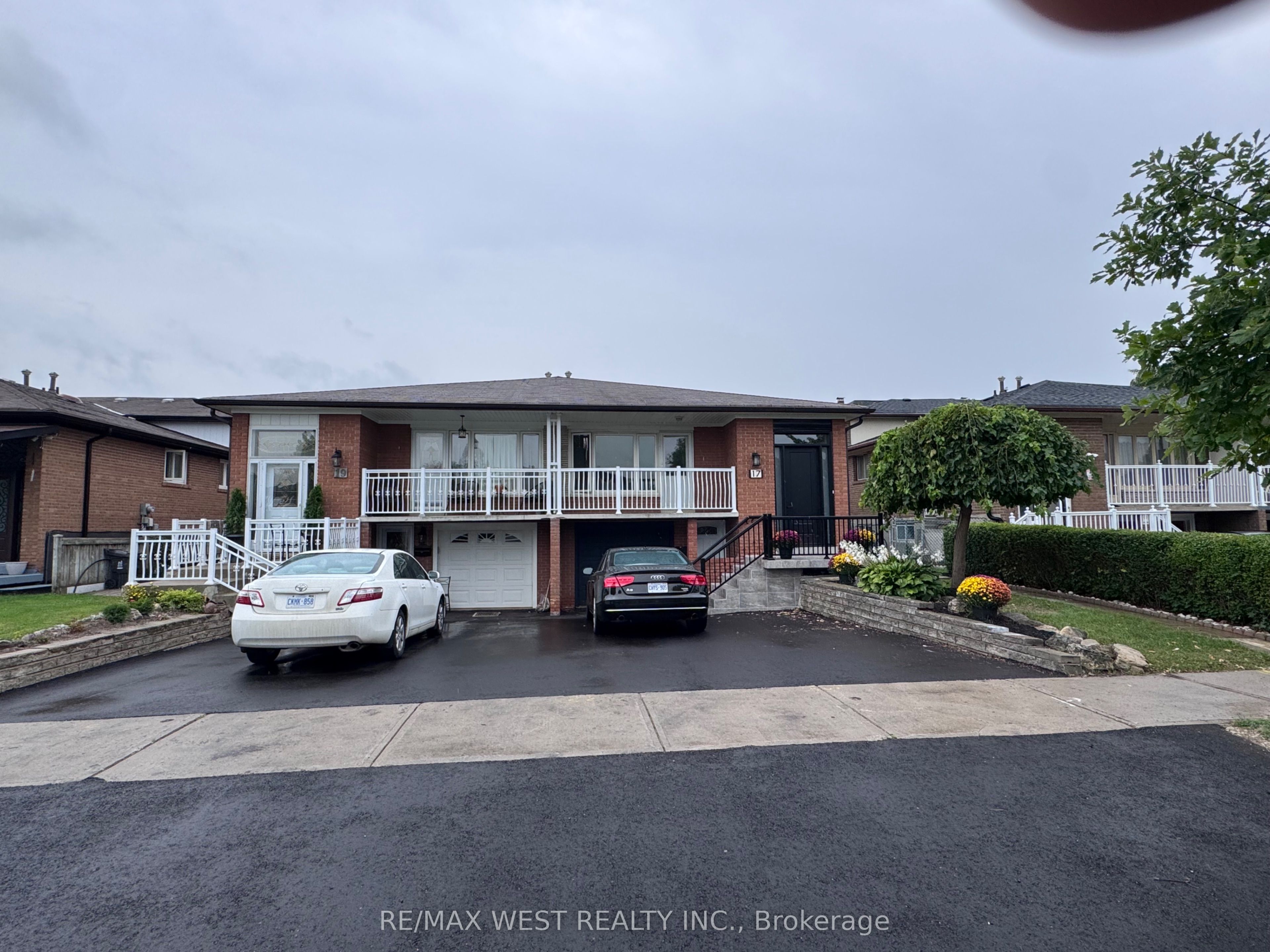 17 Cabana Drive, Toronto, ON M9L 1L1 photo 2
