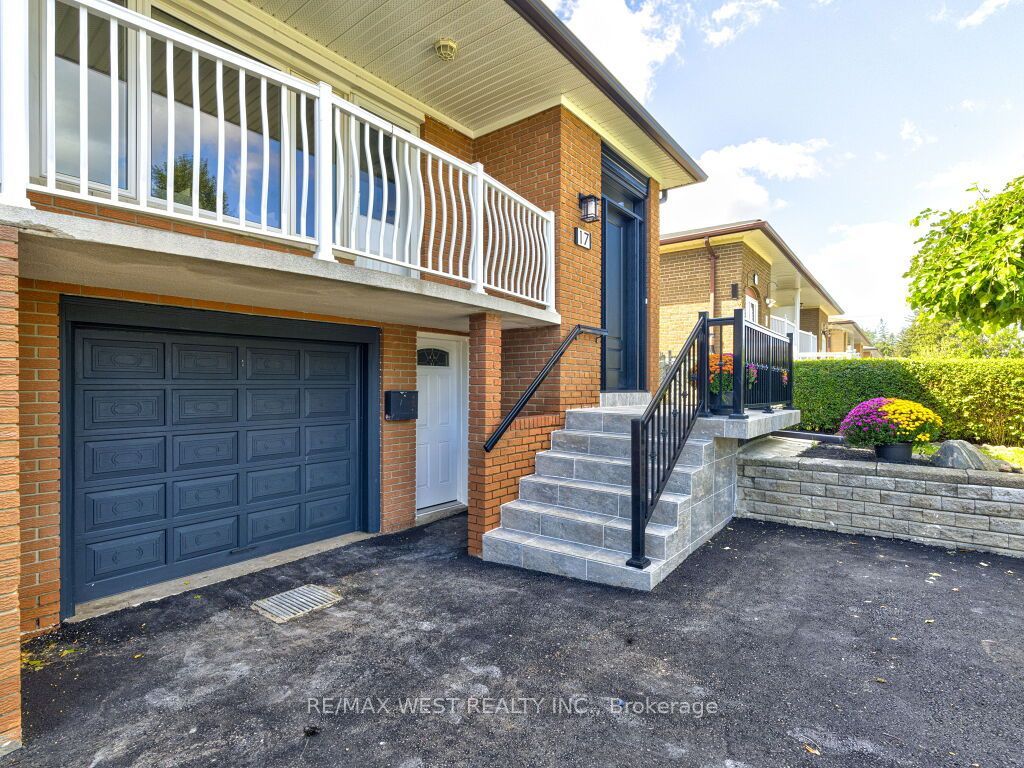 17 Cabana Drive, Toronto, ON M9L 1L1 photo 3