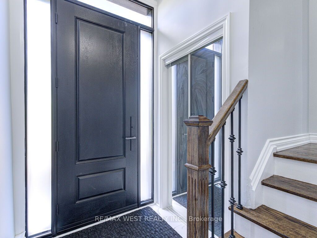 17 Cabana Drive, Toronto, ON M9L 1L1 photo 5