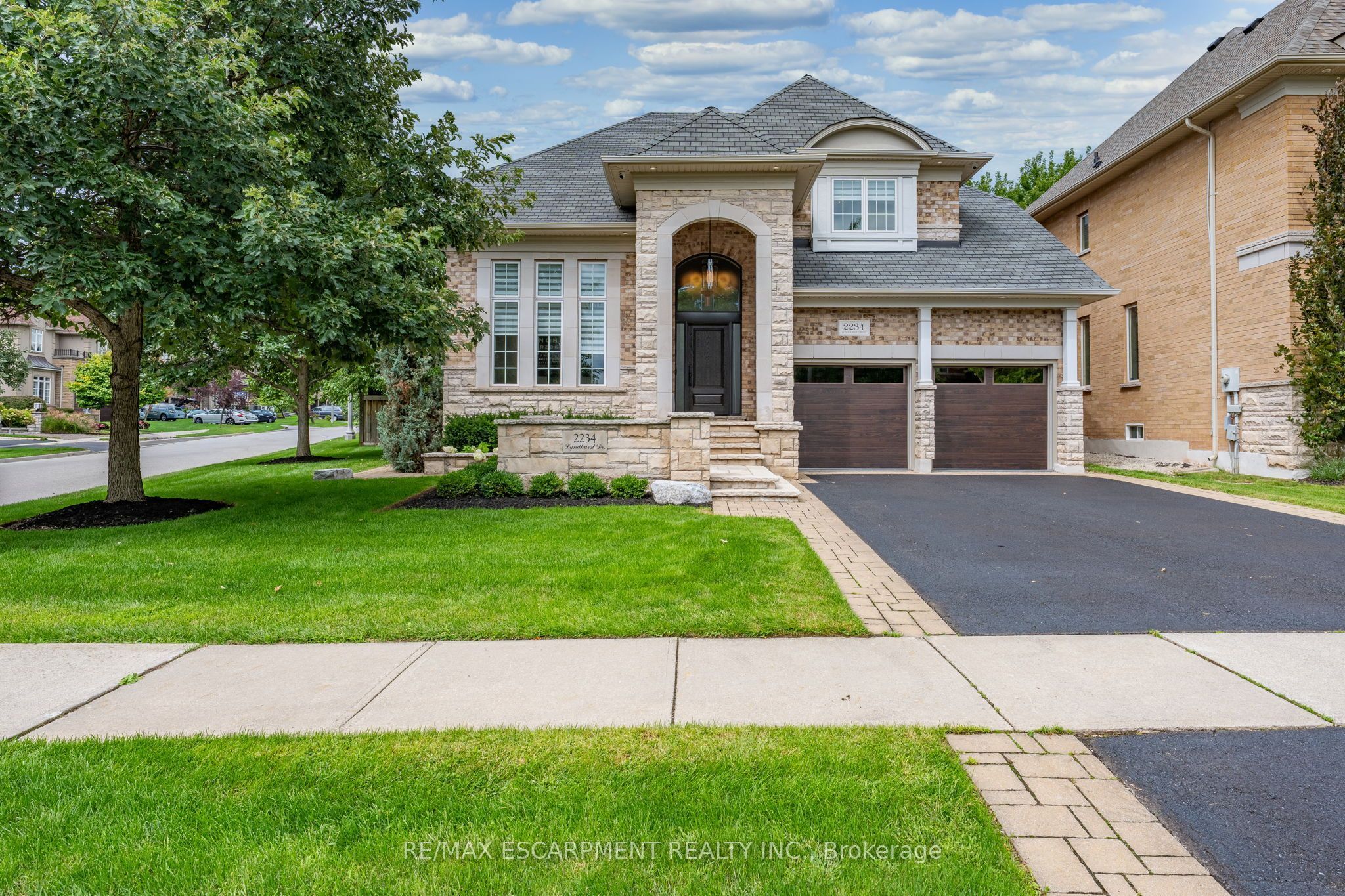 2234 Lyndhurst Drive, Oakville, ON L6H 7V4 photo 3