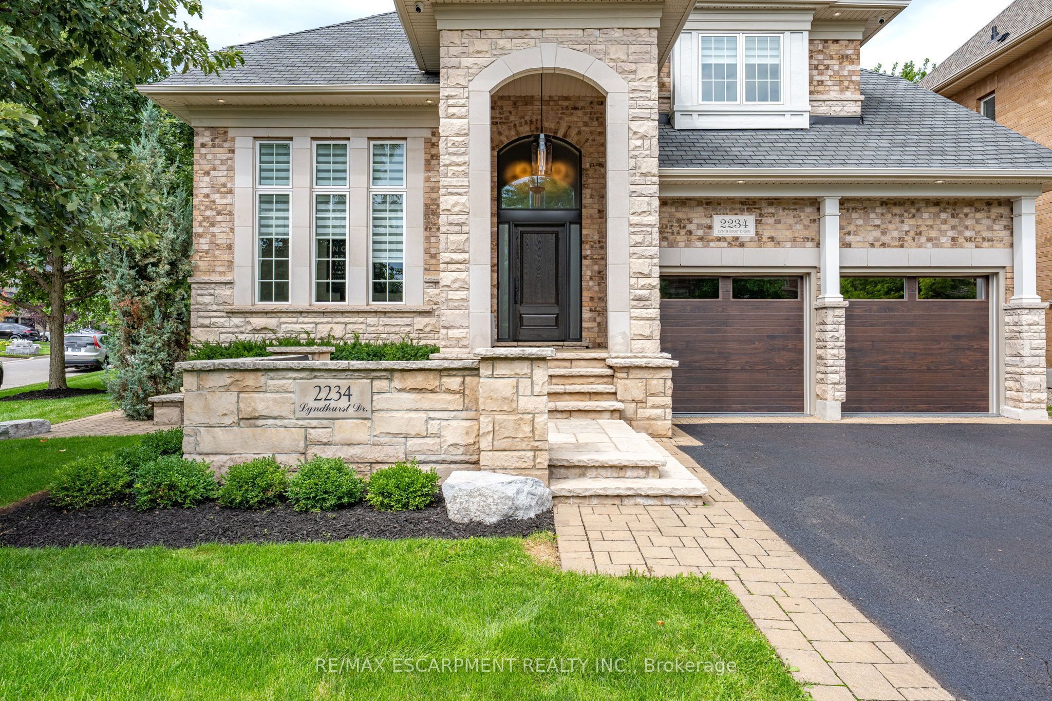 2234 Lyndhurst Drive, Oakville, ON L6H 7V4 photo 4