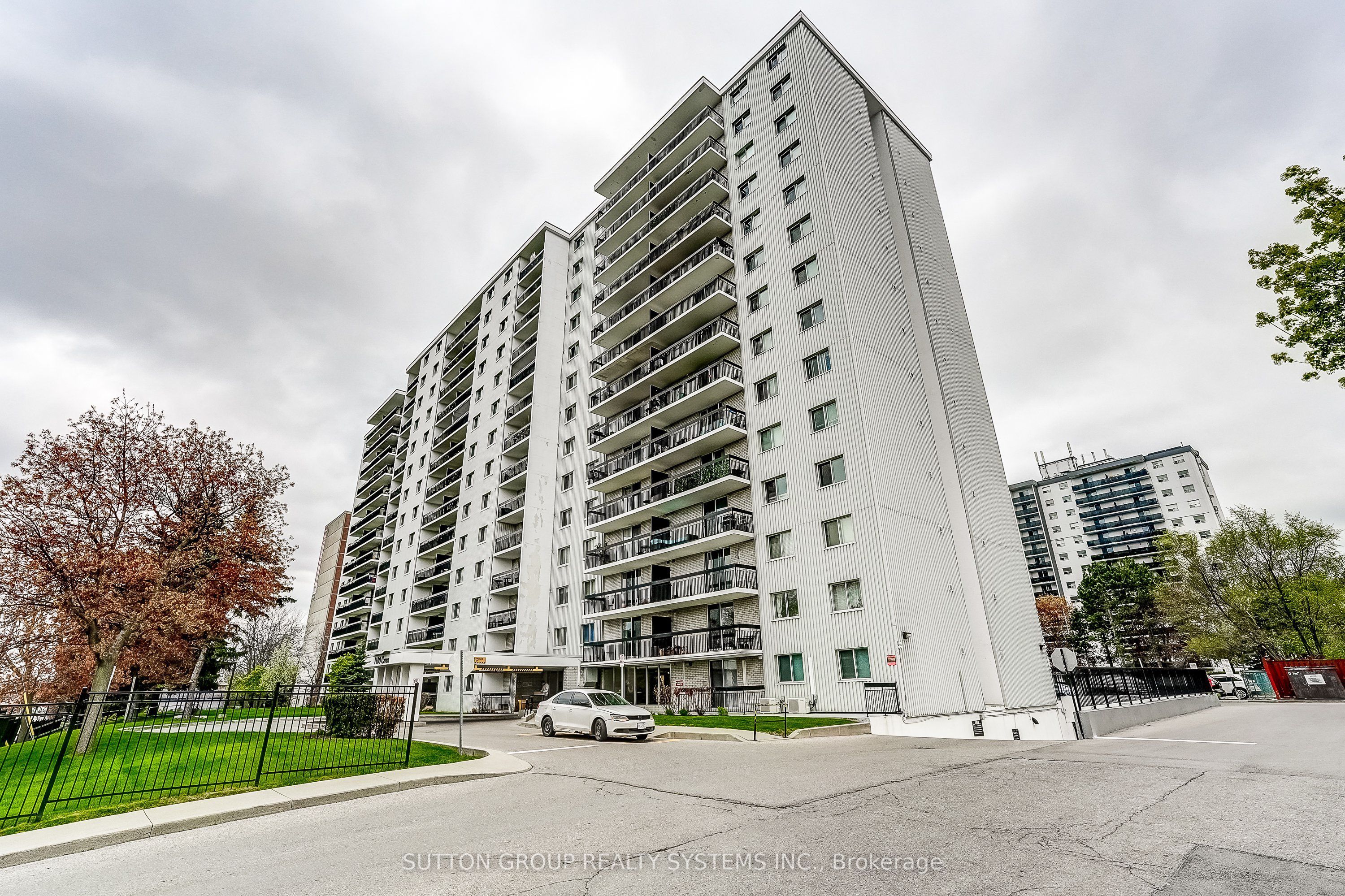 1100 Caven Street 1211, Mississauga, ON L5G 4N3 photo 2