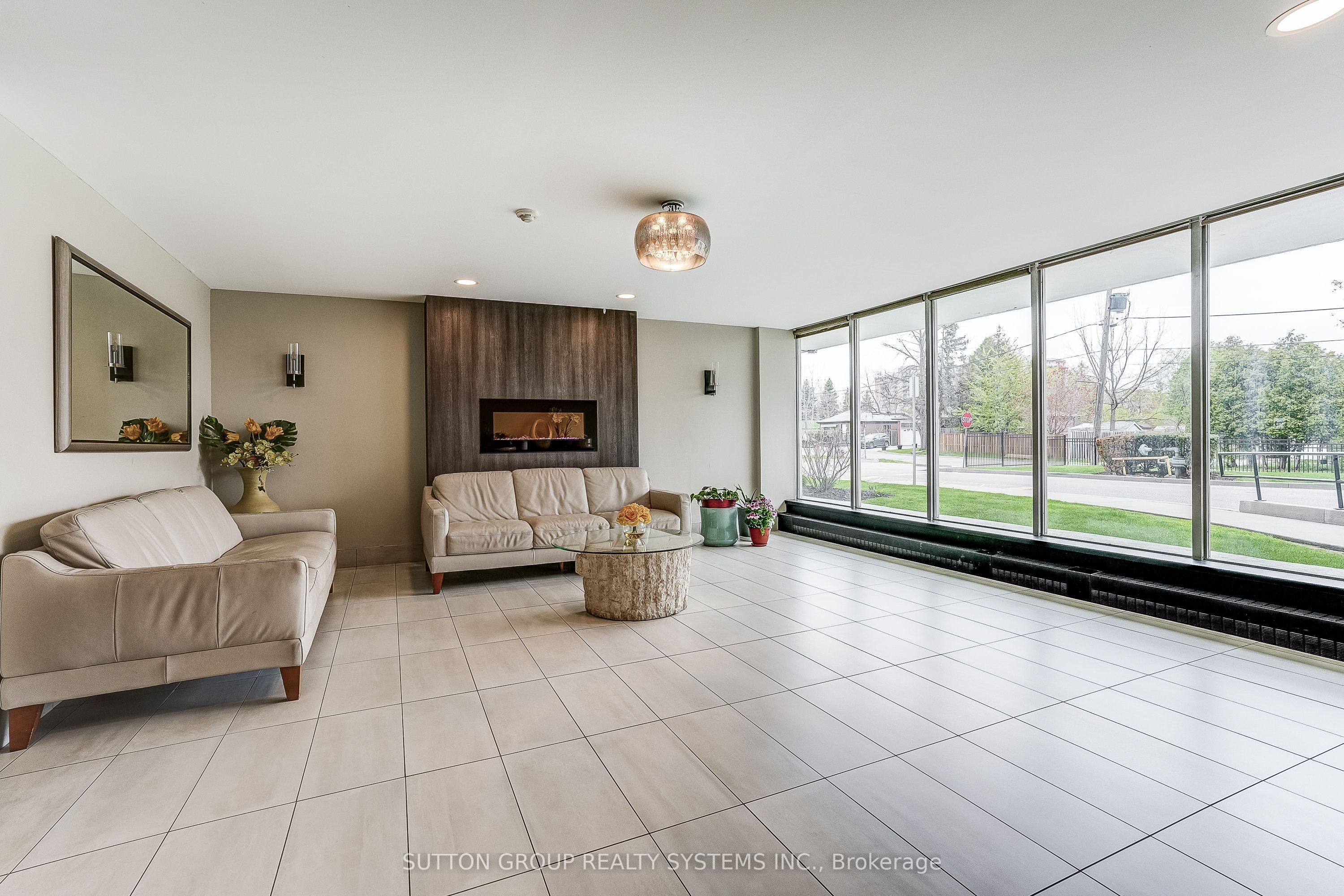1100 Caven Street 1211, Mississauga, ON L5G 4N3 photo 4